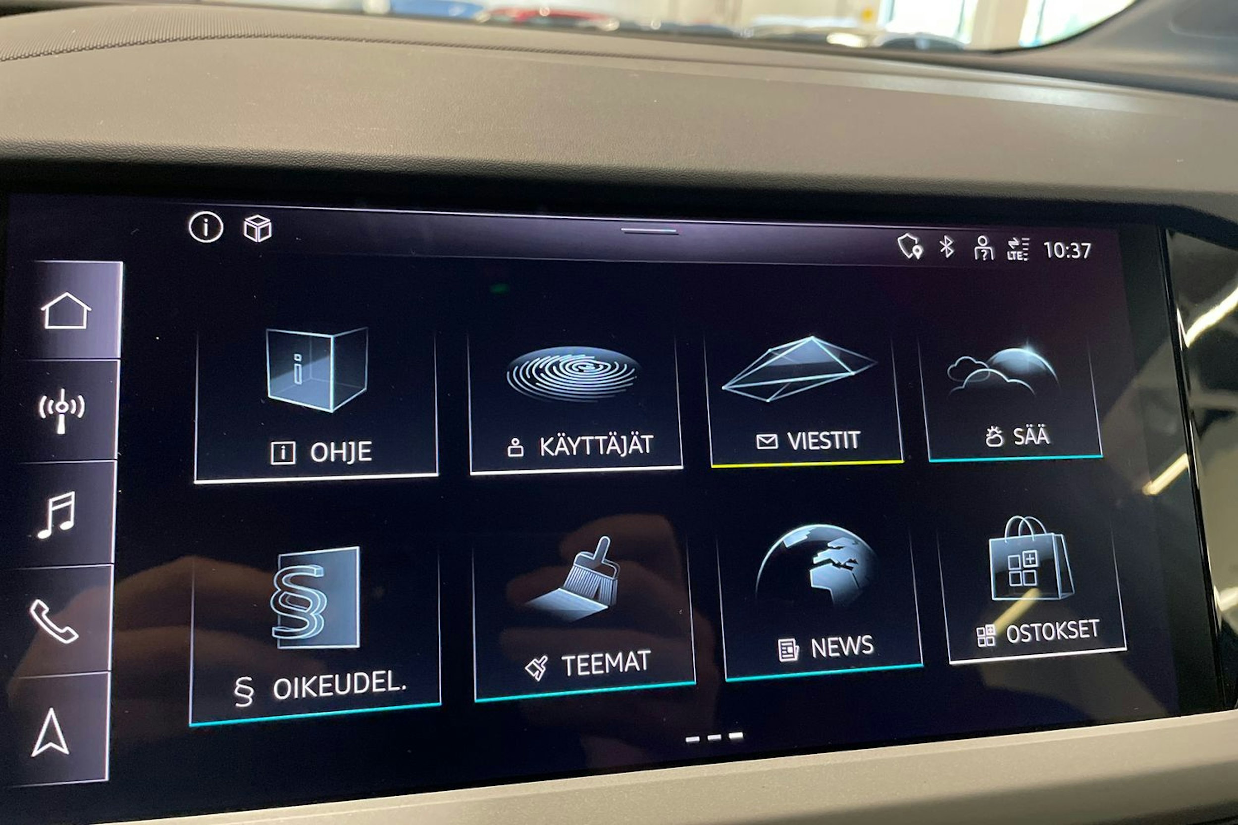 harmaa Audi Q4 e-tron 2023 kuva 26.