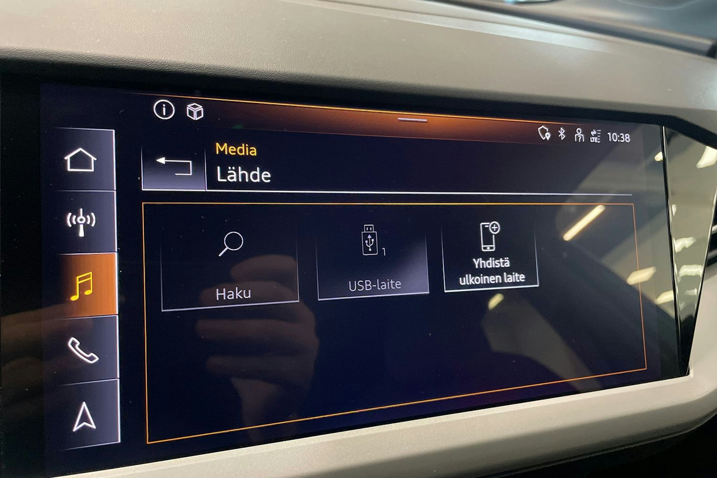 harmaa Audi Q4 e-tron 2023 kuva 27.