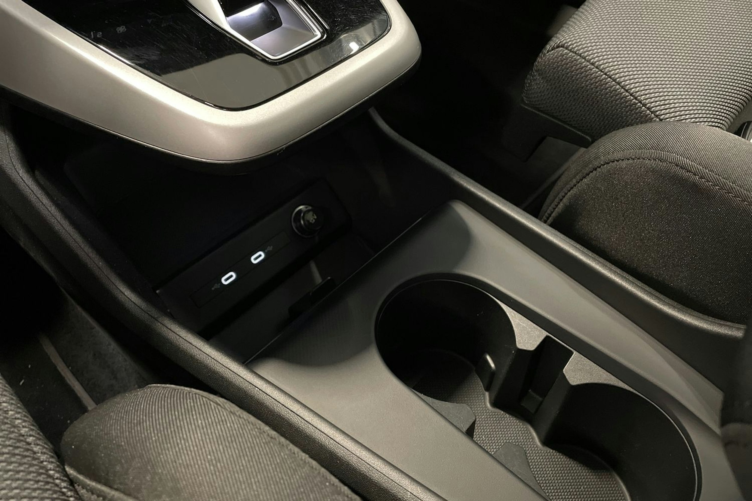 harmaa Audi Q4 e-tron 2023 kuva 39.
