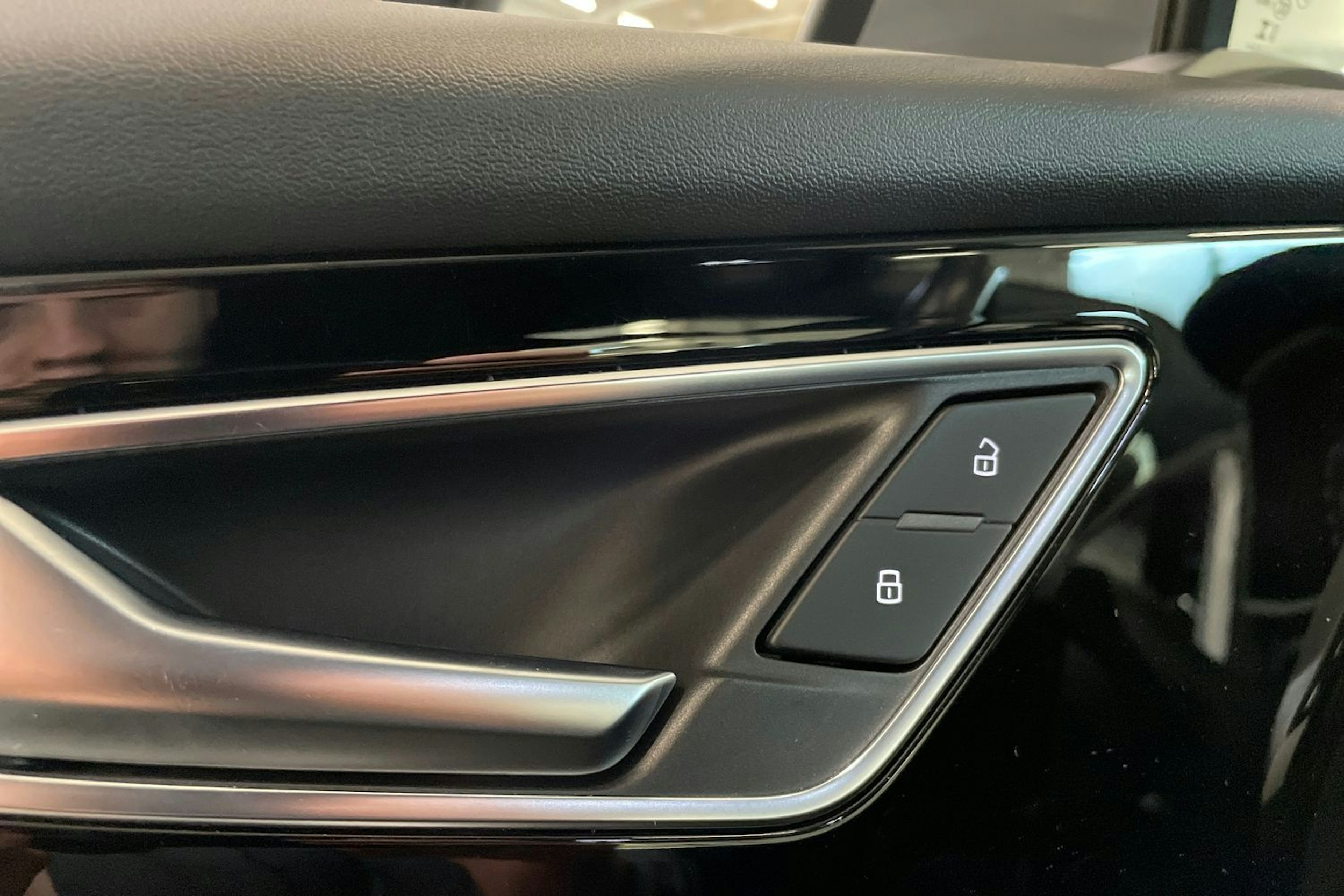 harmaa Audi Q4 e-tron 2023 kuva 42.