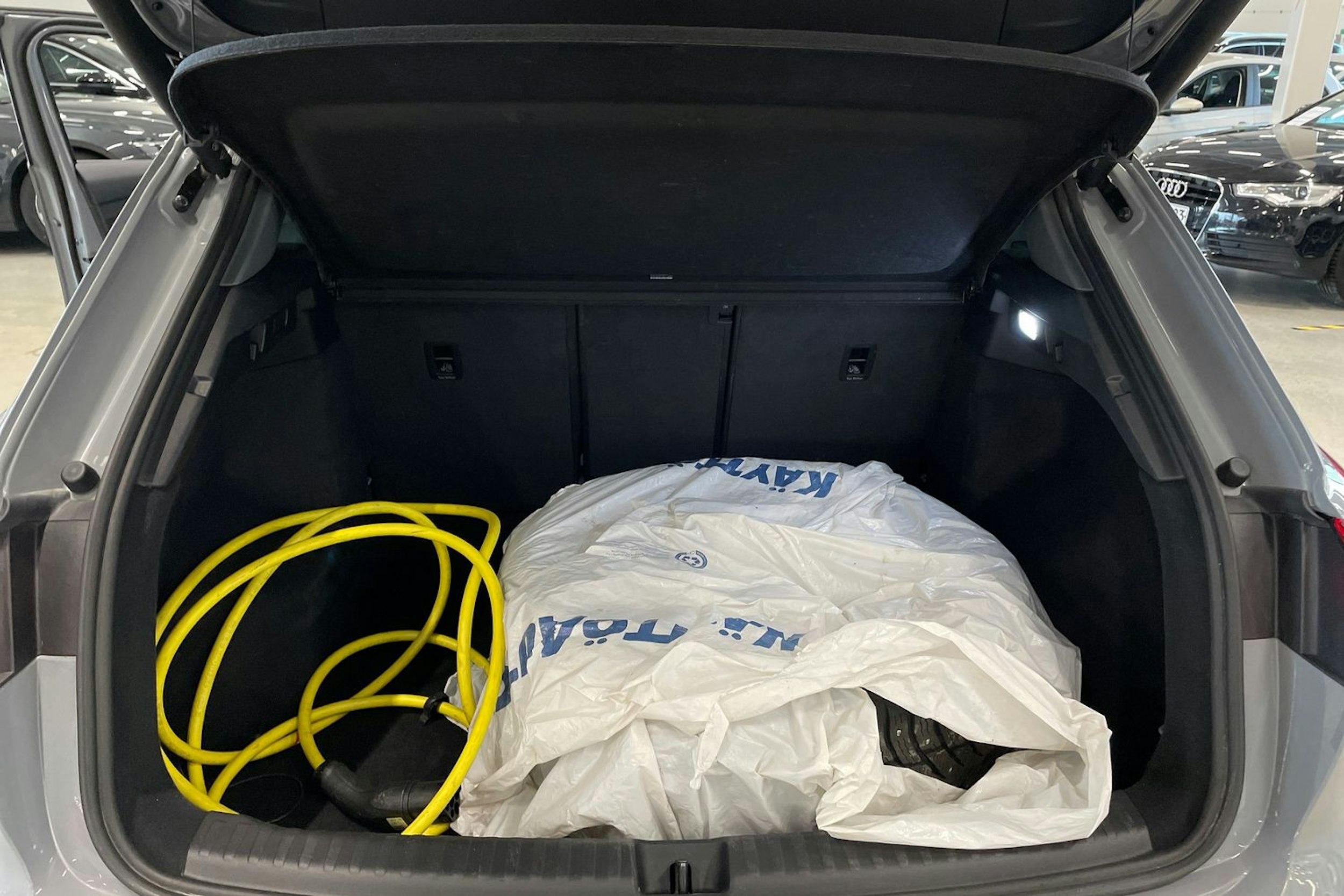 harmaa Audi Q4 e-tron 2023 kuva 44.