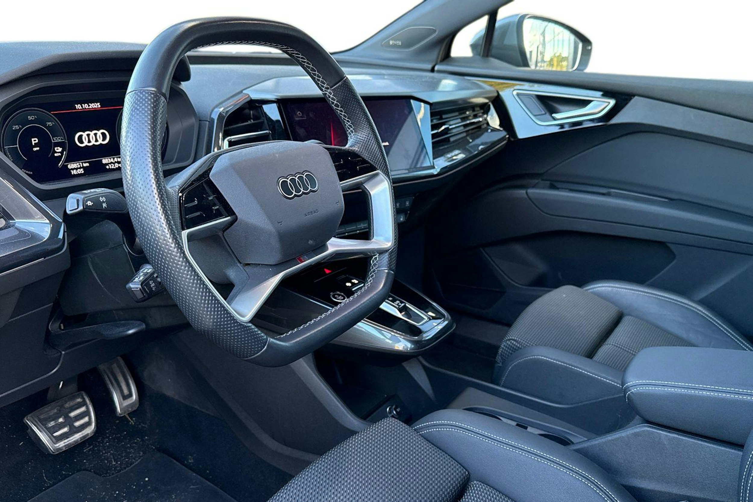 harmaa Audi Q4 e-tron 2023 kuva 3.