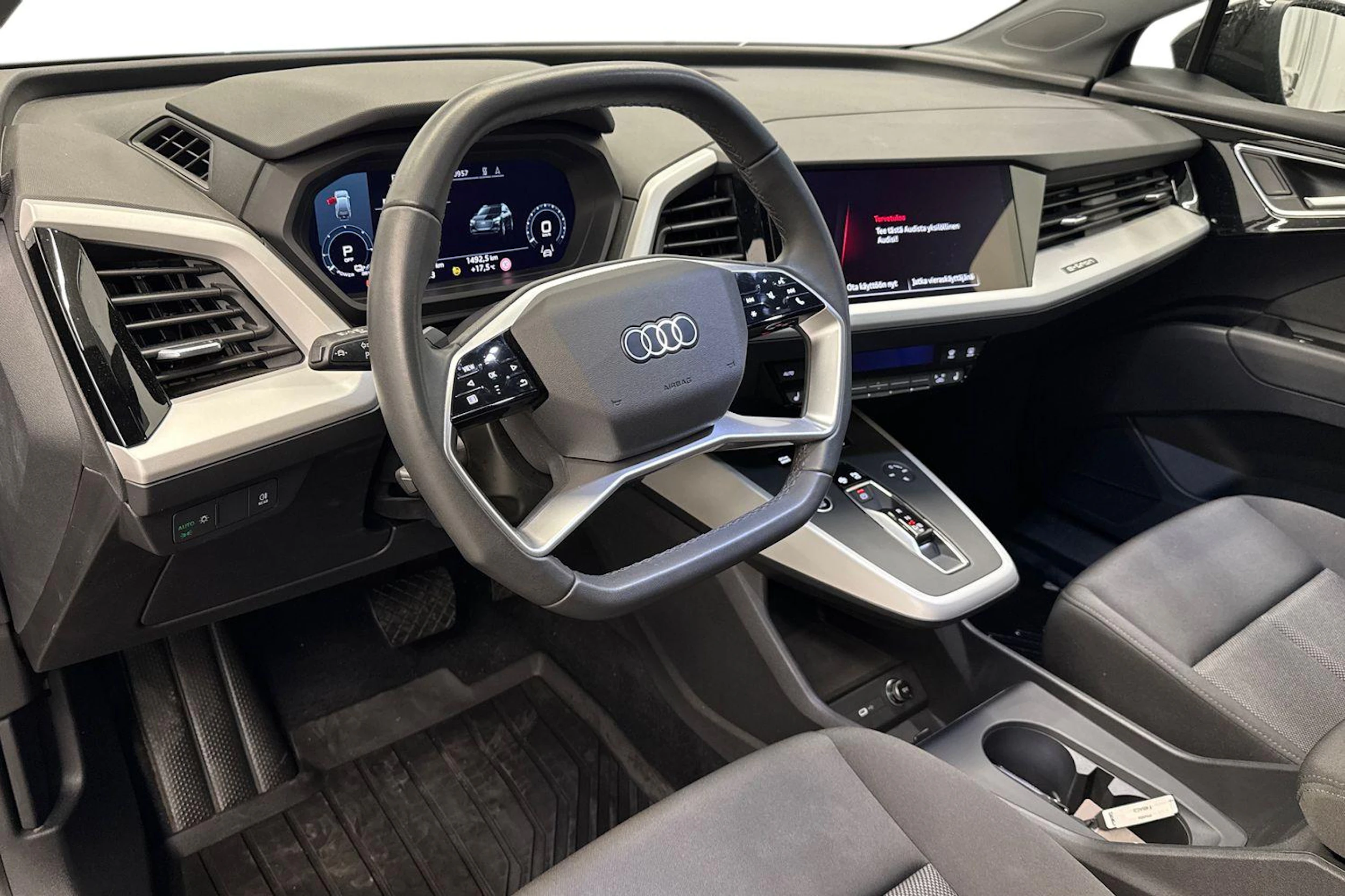 musta Audi Q4 e-tron 2023 kuva 6.