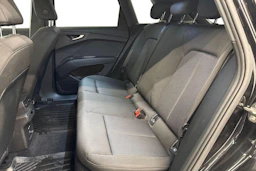 musta Audi Q4 e-tron 2023 kuva 8.