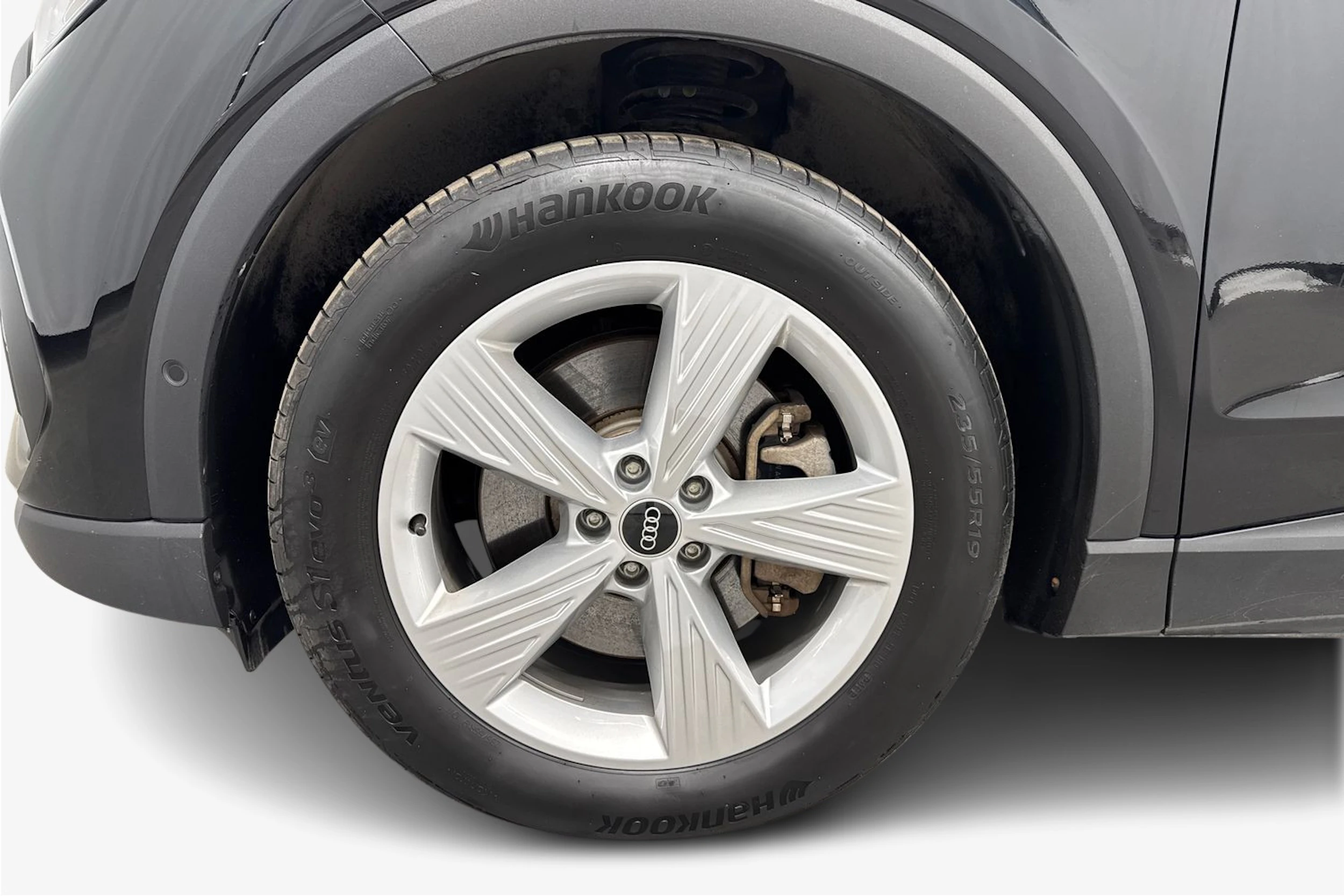 musta Audi Q4 e-tron 2023 kuva 9.