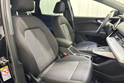 musta Audi Q4 e-tron 2023 kuva 11.