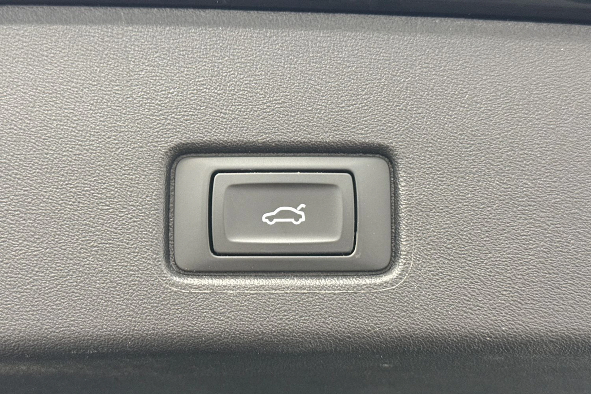 musta Audi Q4 e-tron 2023 kuva 13.