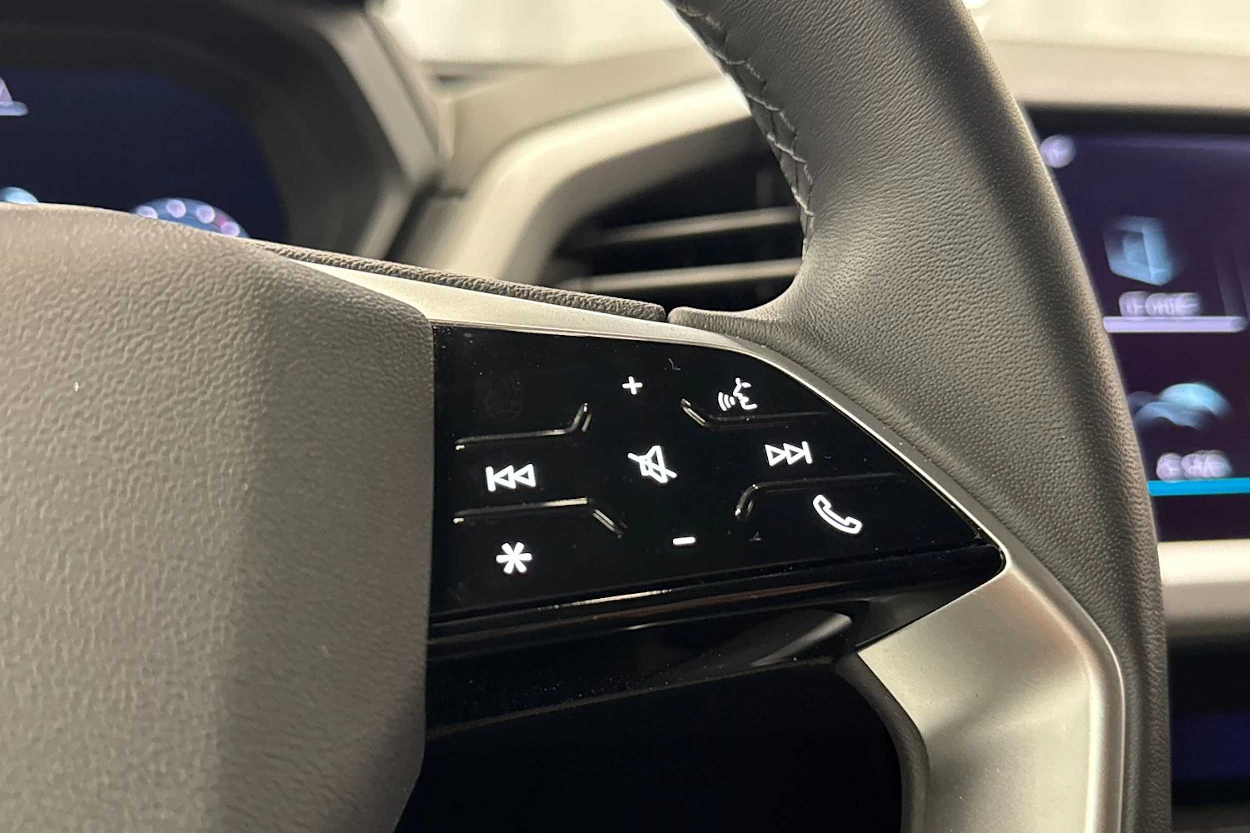 musta Audi Q4 e-tron 2023 kuva 17.