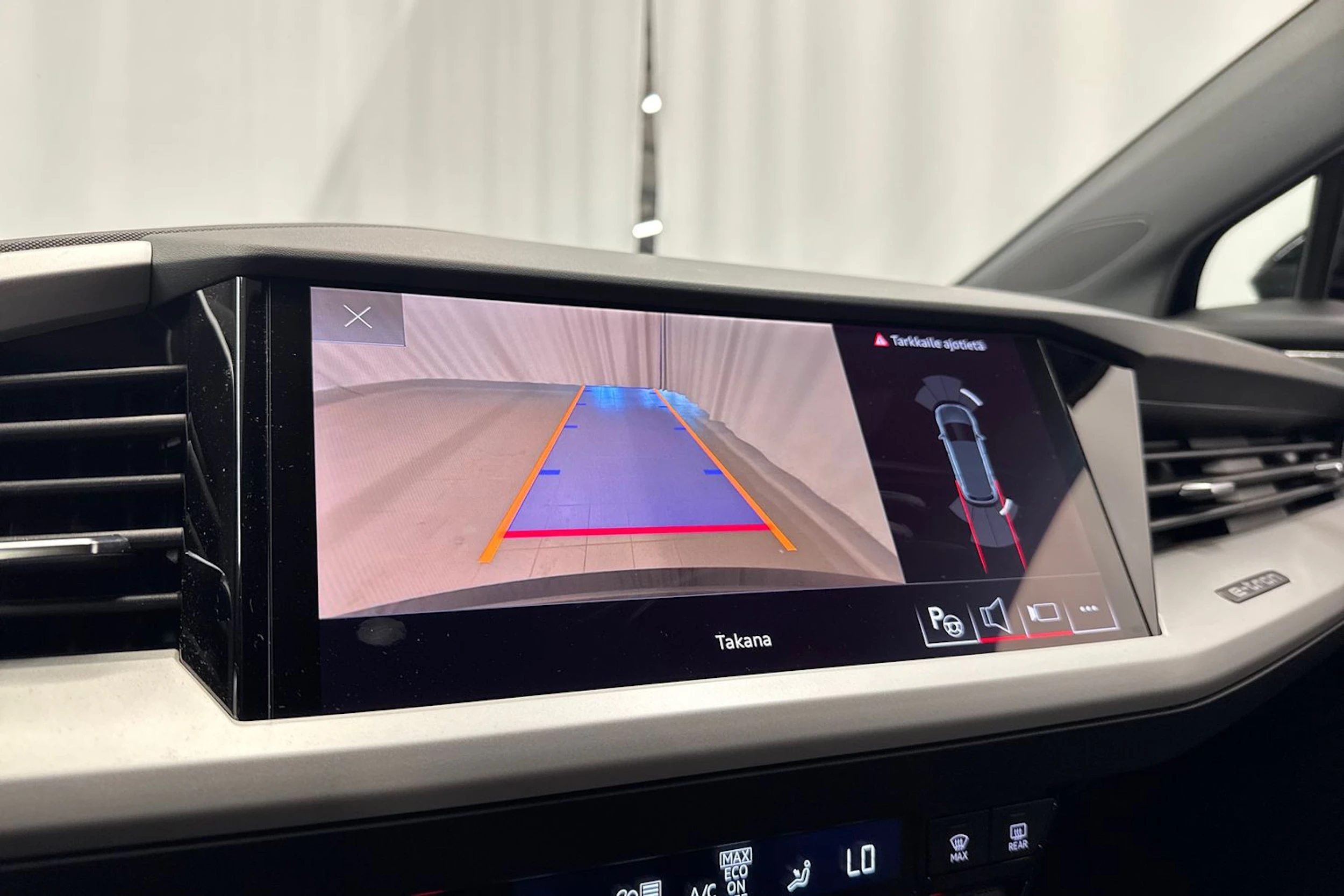 musta Audi Q4 e-tron 2023 kuva 22.