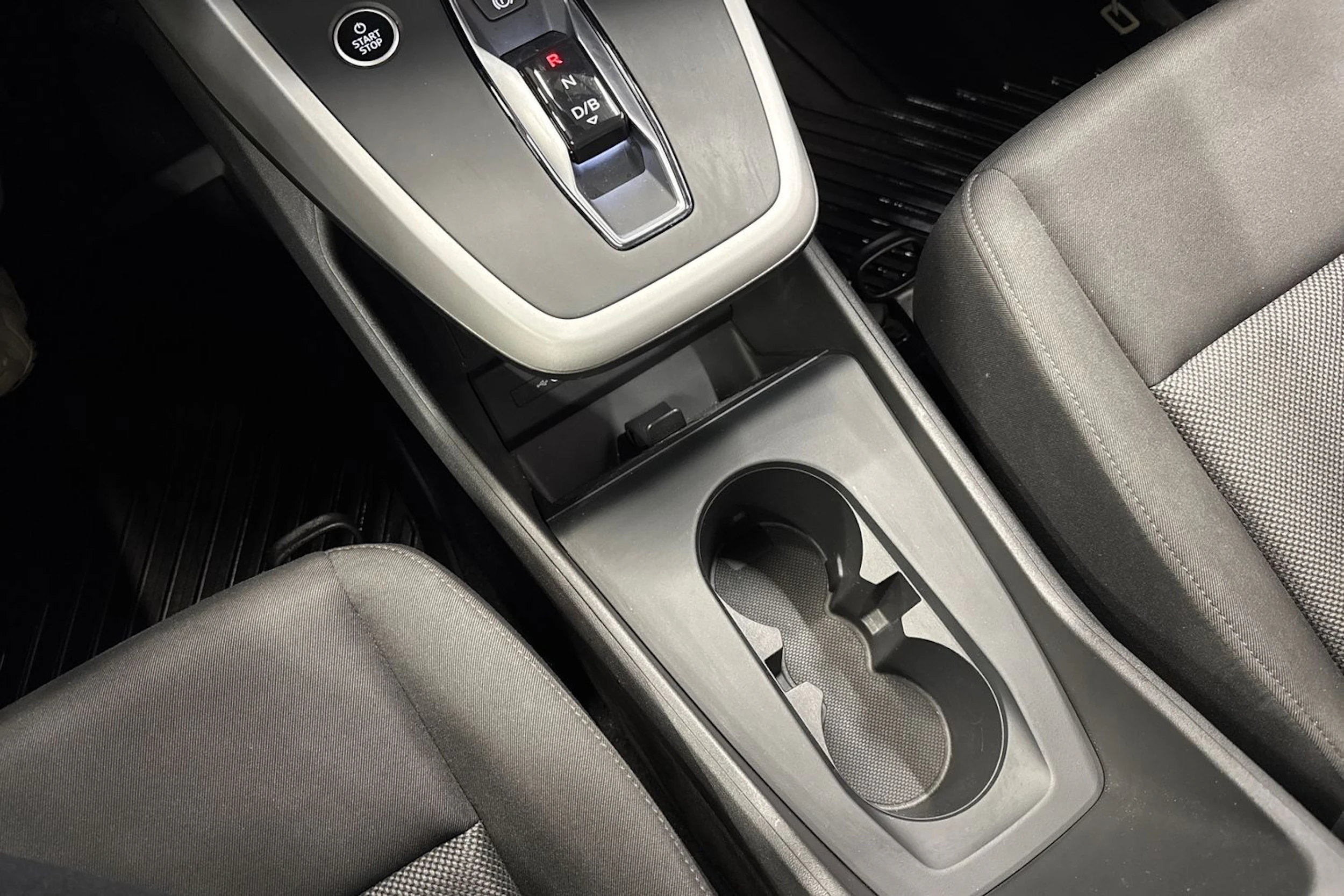 musta Audi Q4 e-tron 2023 kuva 24.