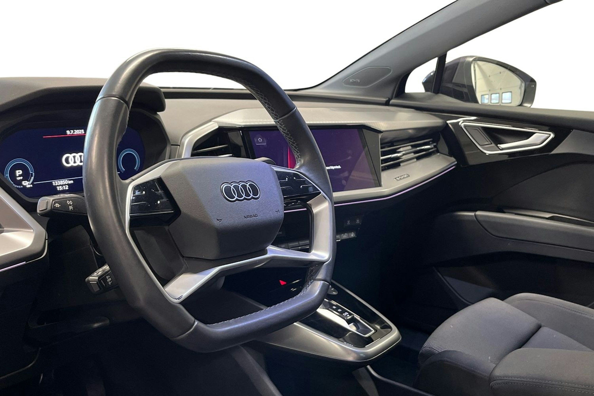 violetti Audi Q4 e-tron 2023 kuva 7.