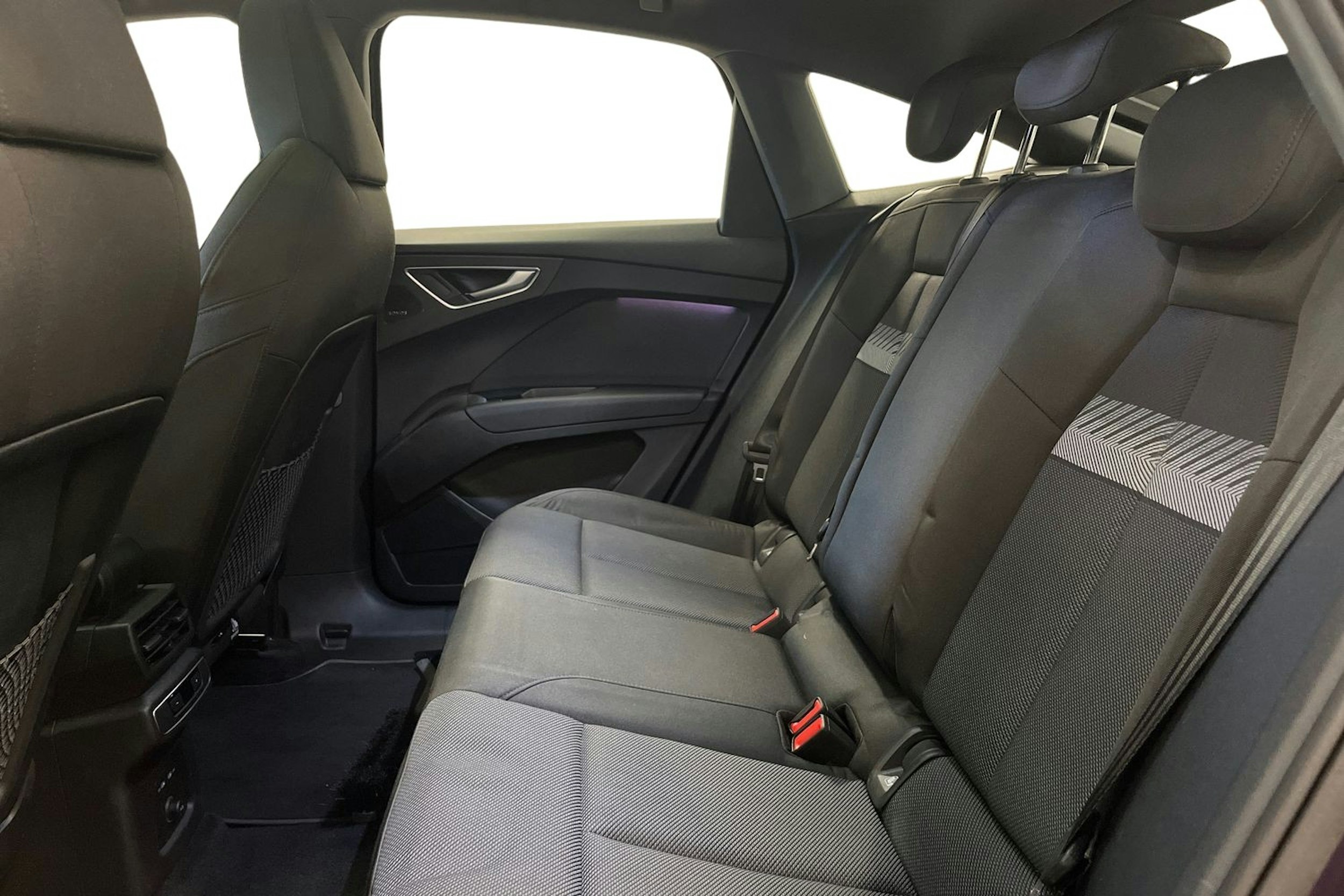 violetti Audi Q4 e-tron 2023 kuva 10.