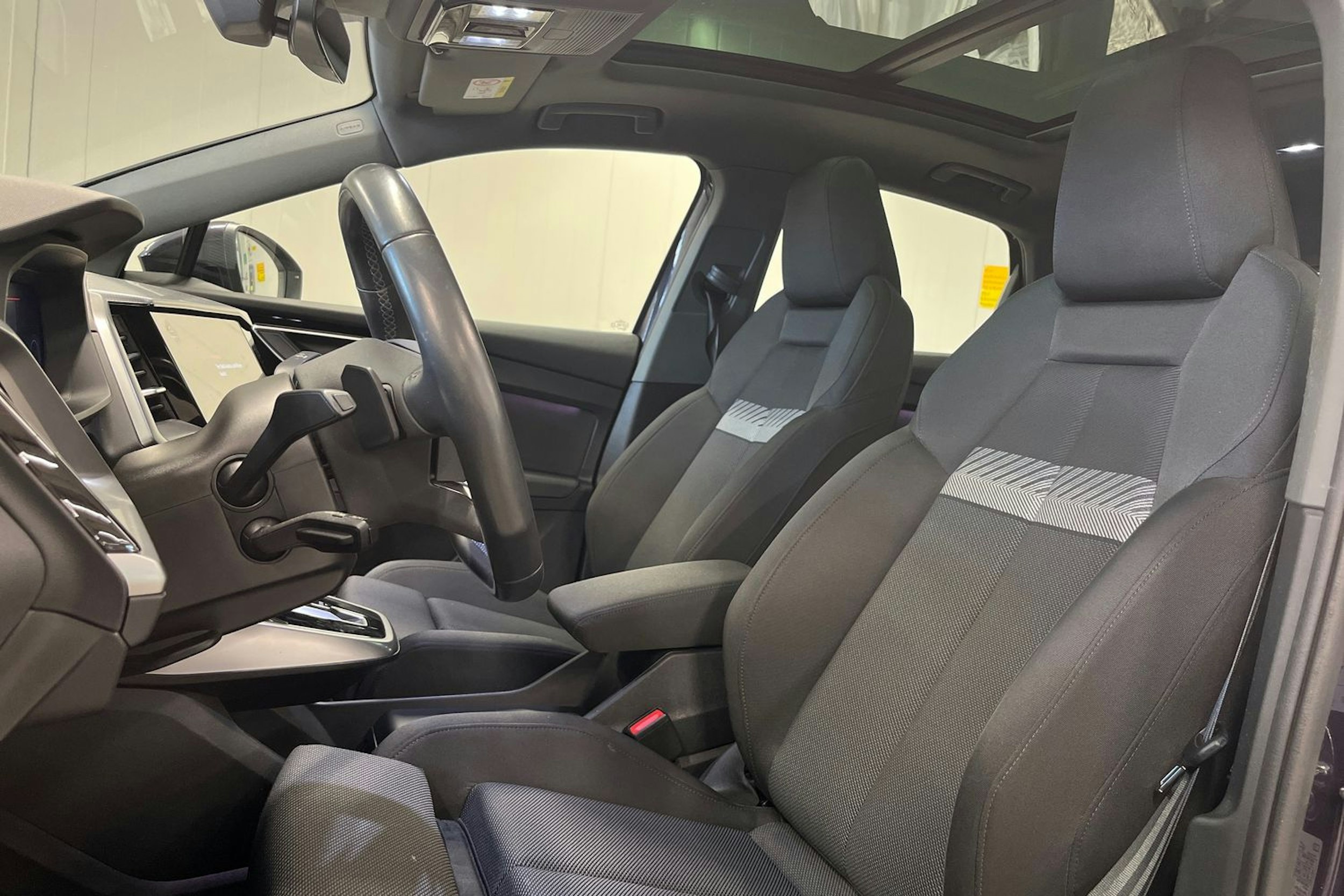 violetti Audi Q4 e-tron 2023 kuva 14.