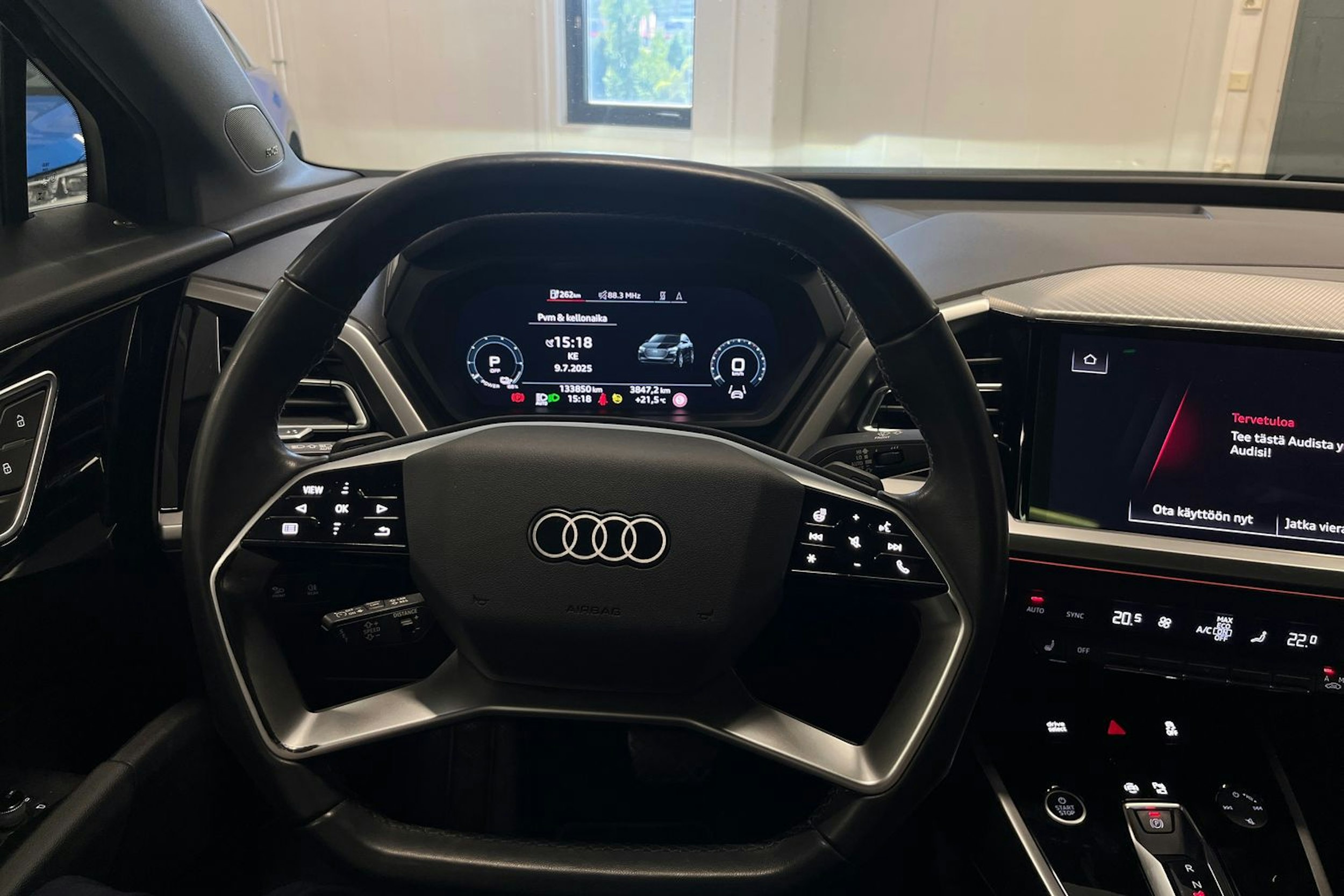 violetti Audi Q4 e-tron 2023 kuva 17.