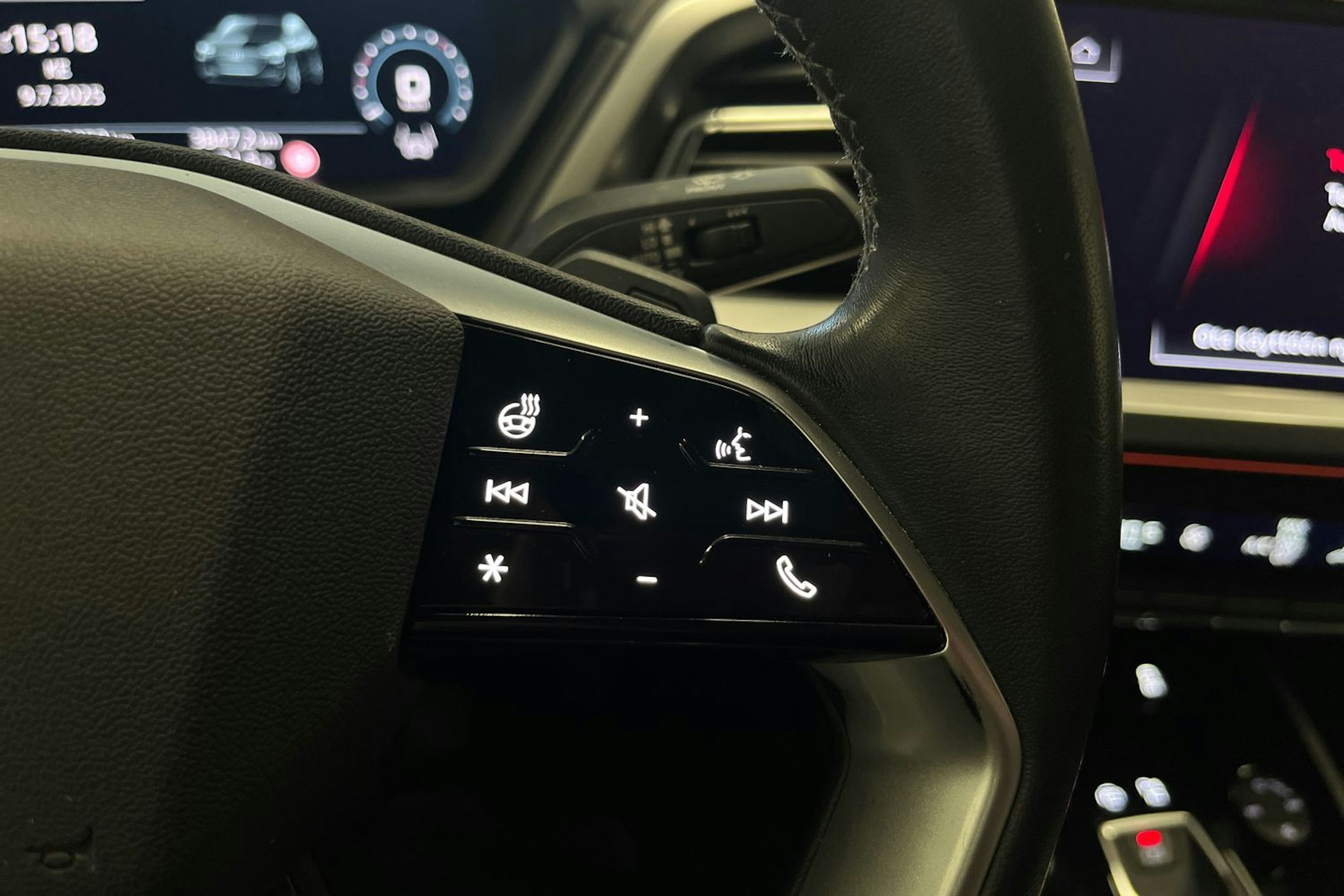 violetti Audi Q4 e-tron 2023 kuva 18.