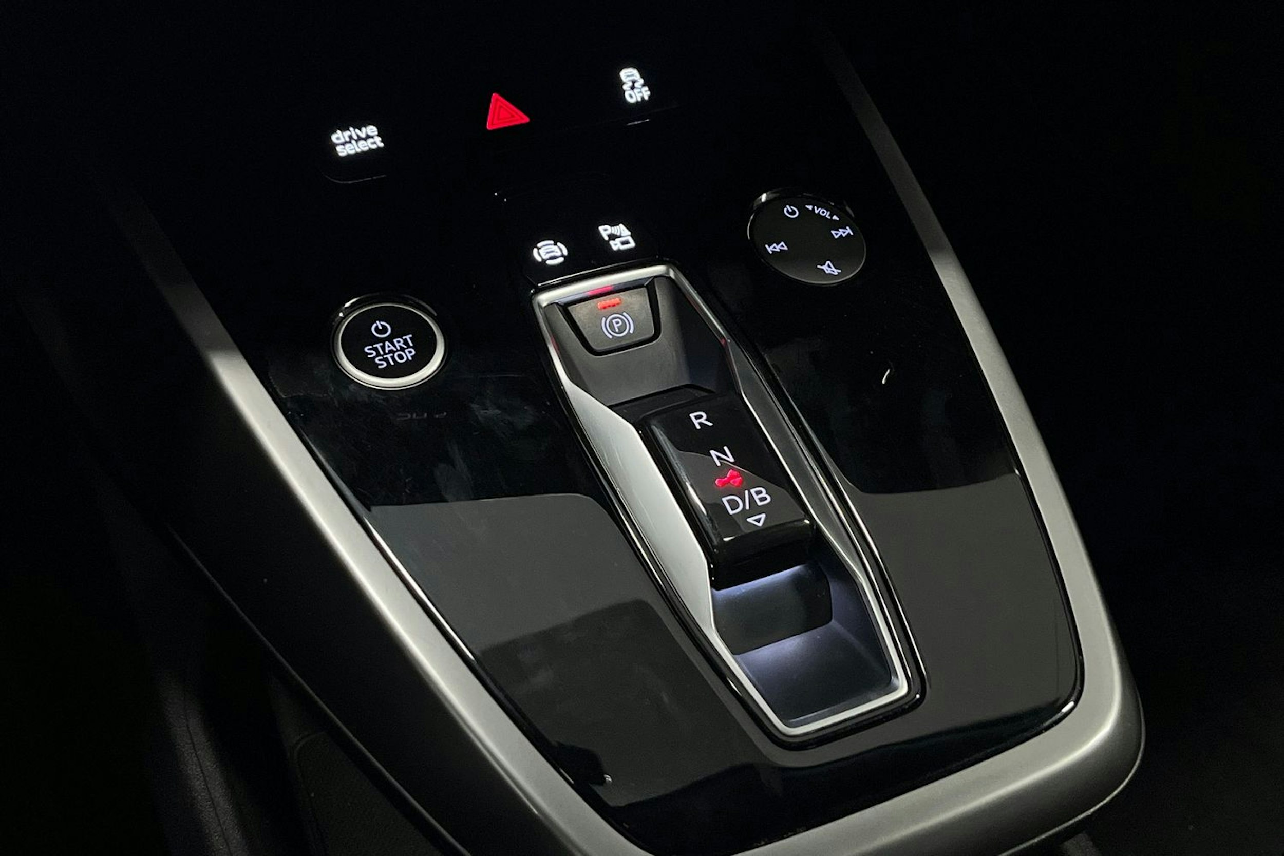 violetti Audi Q4 e-tron 2023 kuva 30.