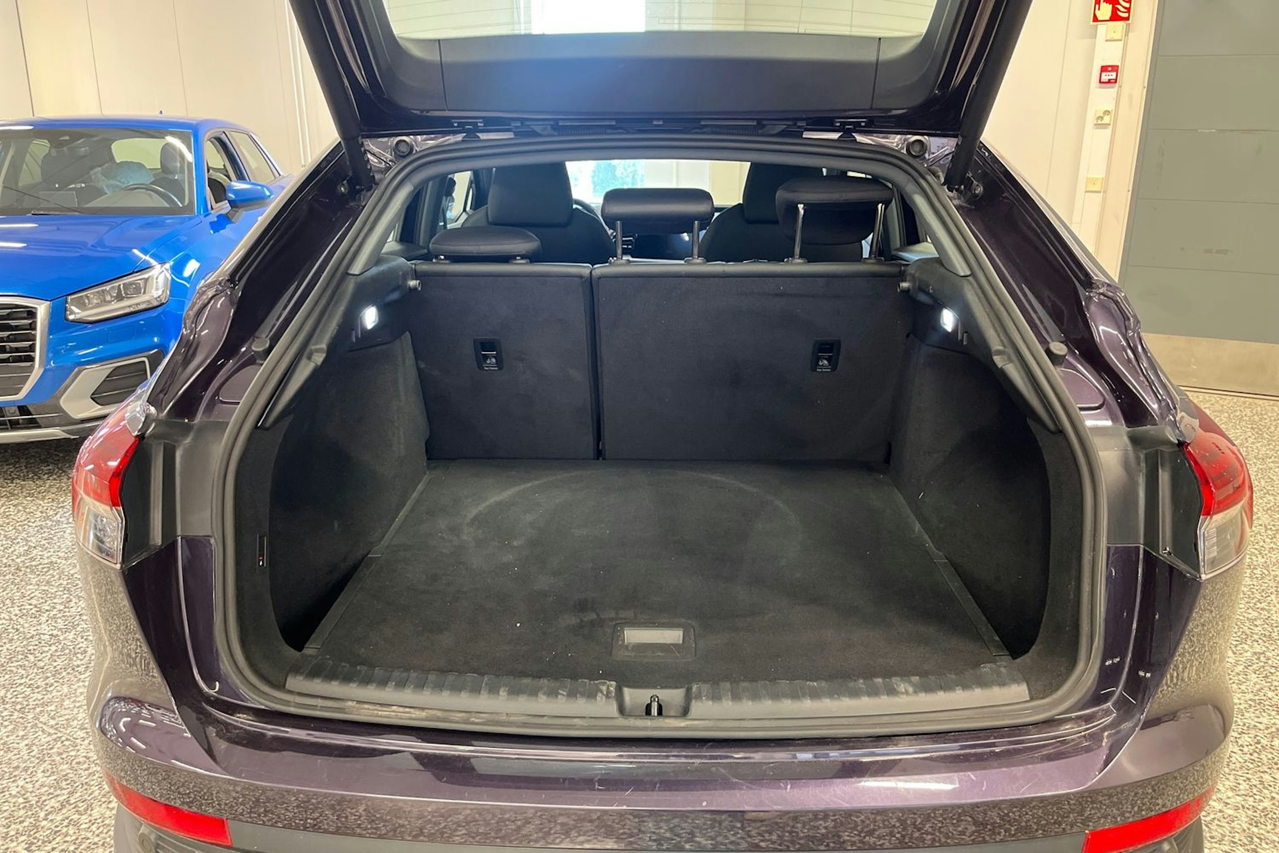 violetti Audi Q4 e-tron 2023 kuva 32.