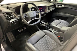 harmaa Audi Q4 e-tron 2023 kuva 6.