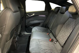 harmaa Audi Q4 e-tron 2023 kuva 8.