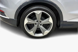 harmaa Audi Q4 e-tron 2023 kuva 9.