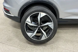 harmaa Audi Q4 e-tron 2023 kuva 10.