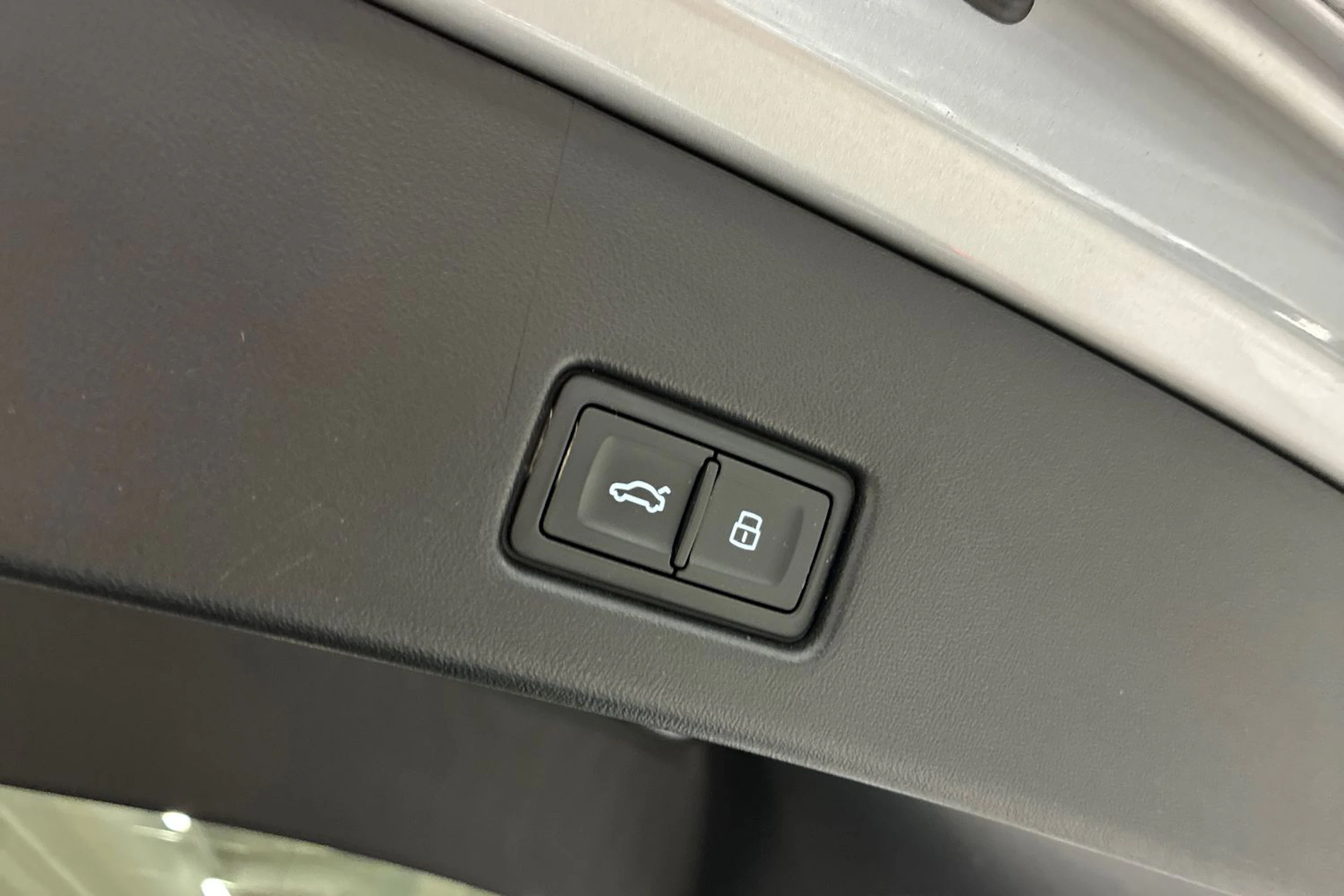 harmaa Audi Q4 e-tron 2023 kuva 27.