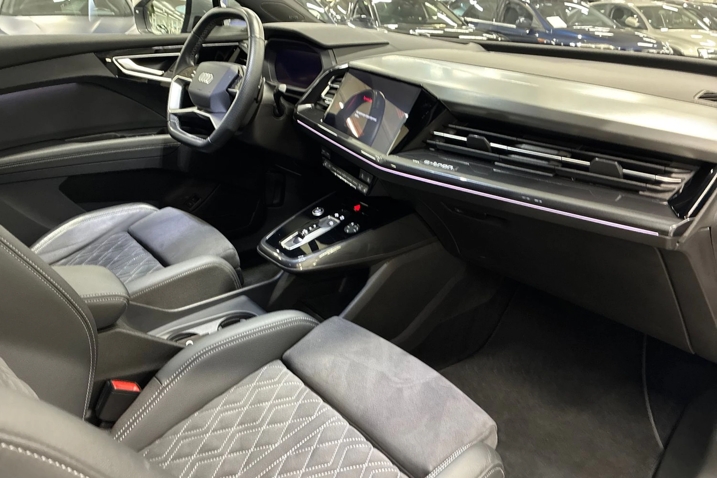 harmaa Audi Q4 e-tron 2023 kuva 29.