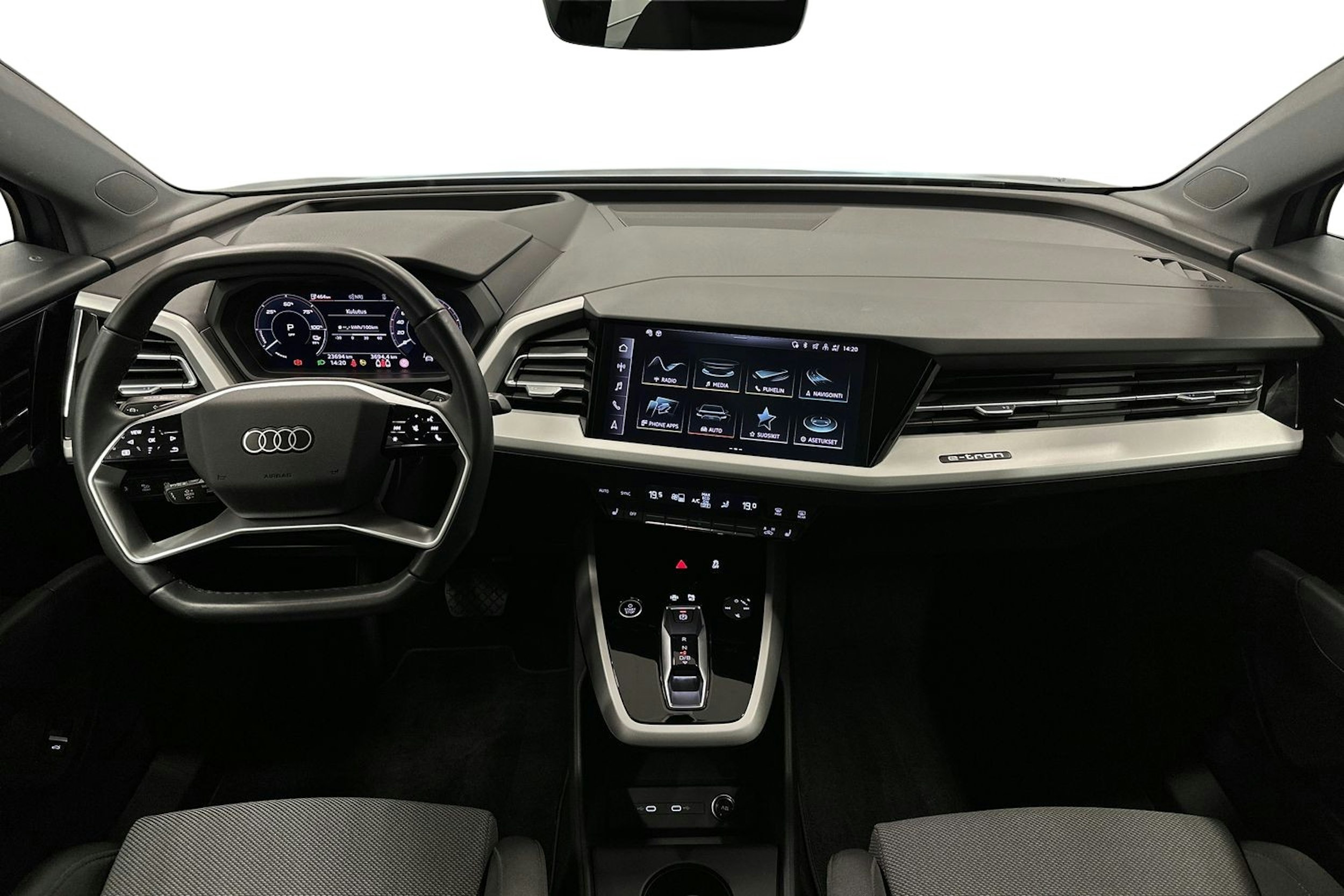 sininen Audi Q4 e-tron 2023 kuva 9.