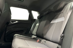 sininen Audi Q4 e-tron 2023 kuva 10.