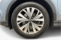 sininen Audi Q4 e-tron 2023 kuva 11.