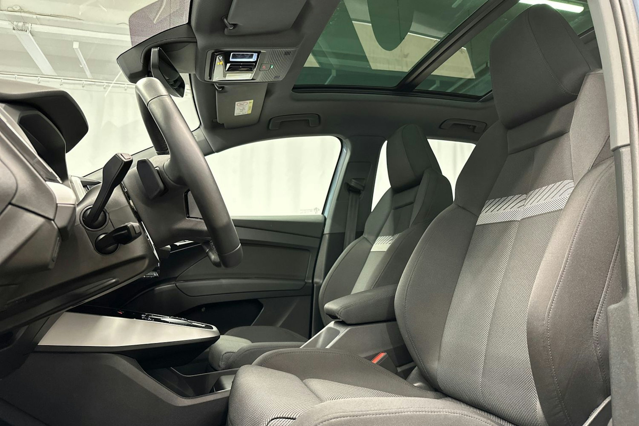 sininen Audi Q4 e-tron 2023 kuva 15.