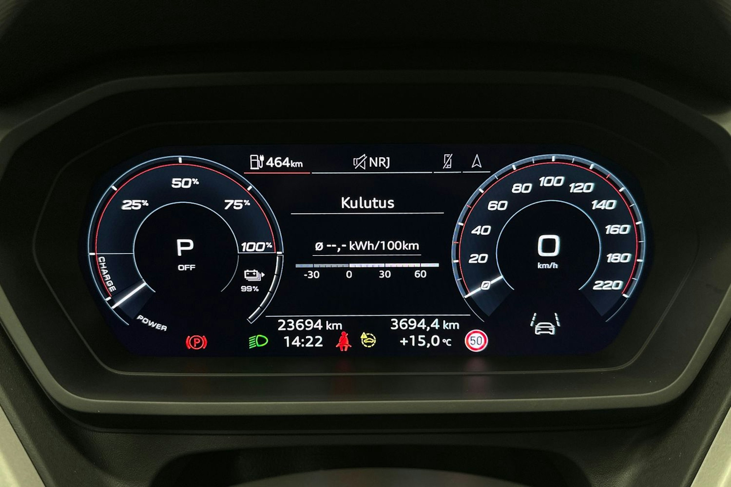 sininen Audi Q4 e-tron 2023 kuva 16.