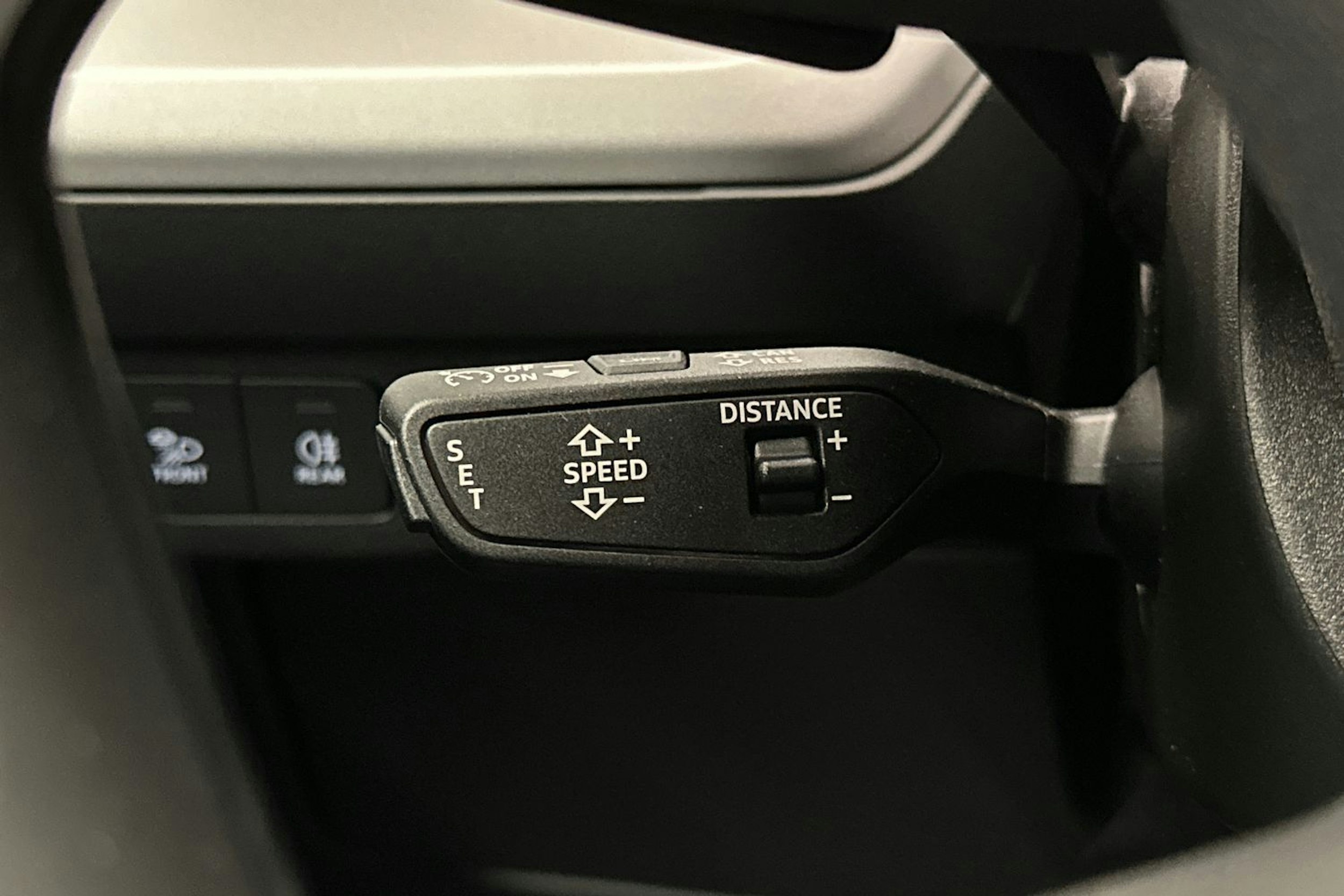 sininen Audi Q4 e-tron 2023 kuva 17.