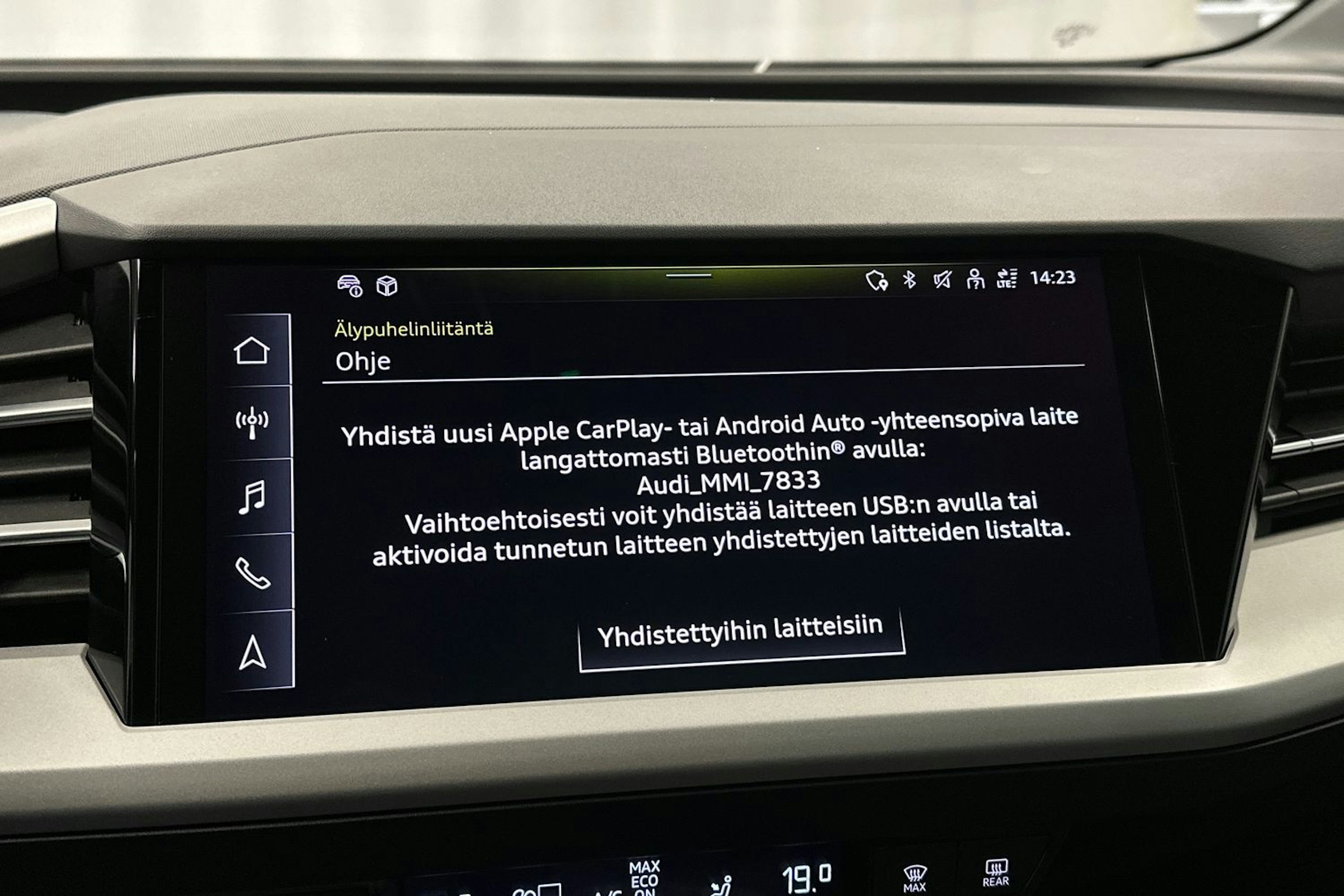 sininen Audi Q4 e-tron 2023 kuva 20.