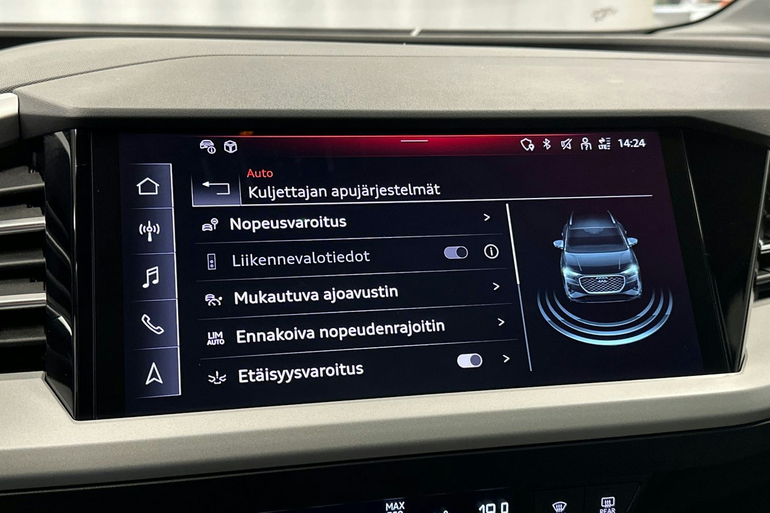 sininen Audi Q4 e-tron 2023 kuva 23.