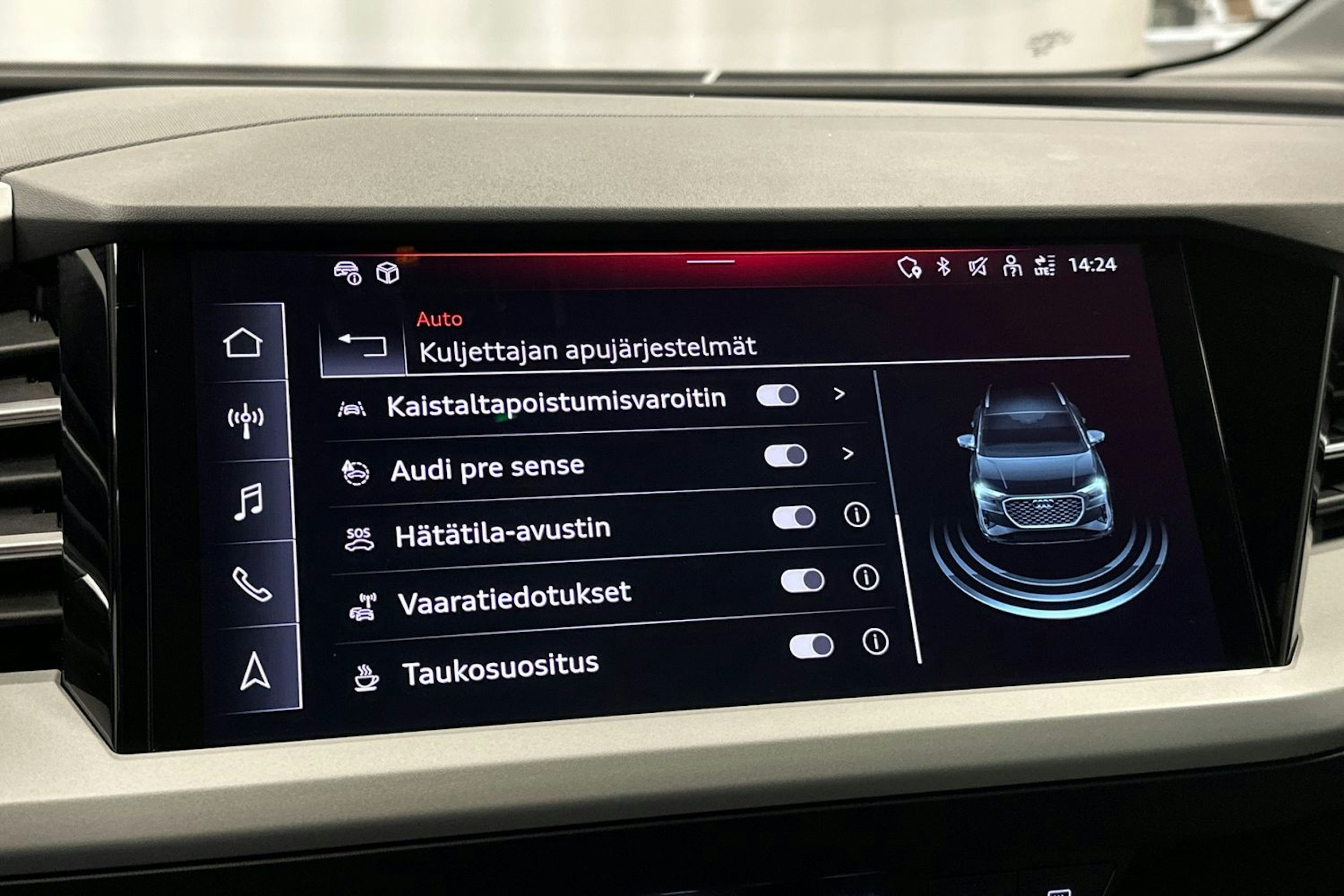 sininen Audi Q4 e-tron 2023 kuva 24.