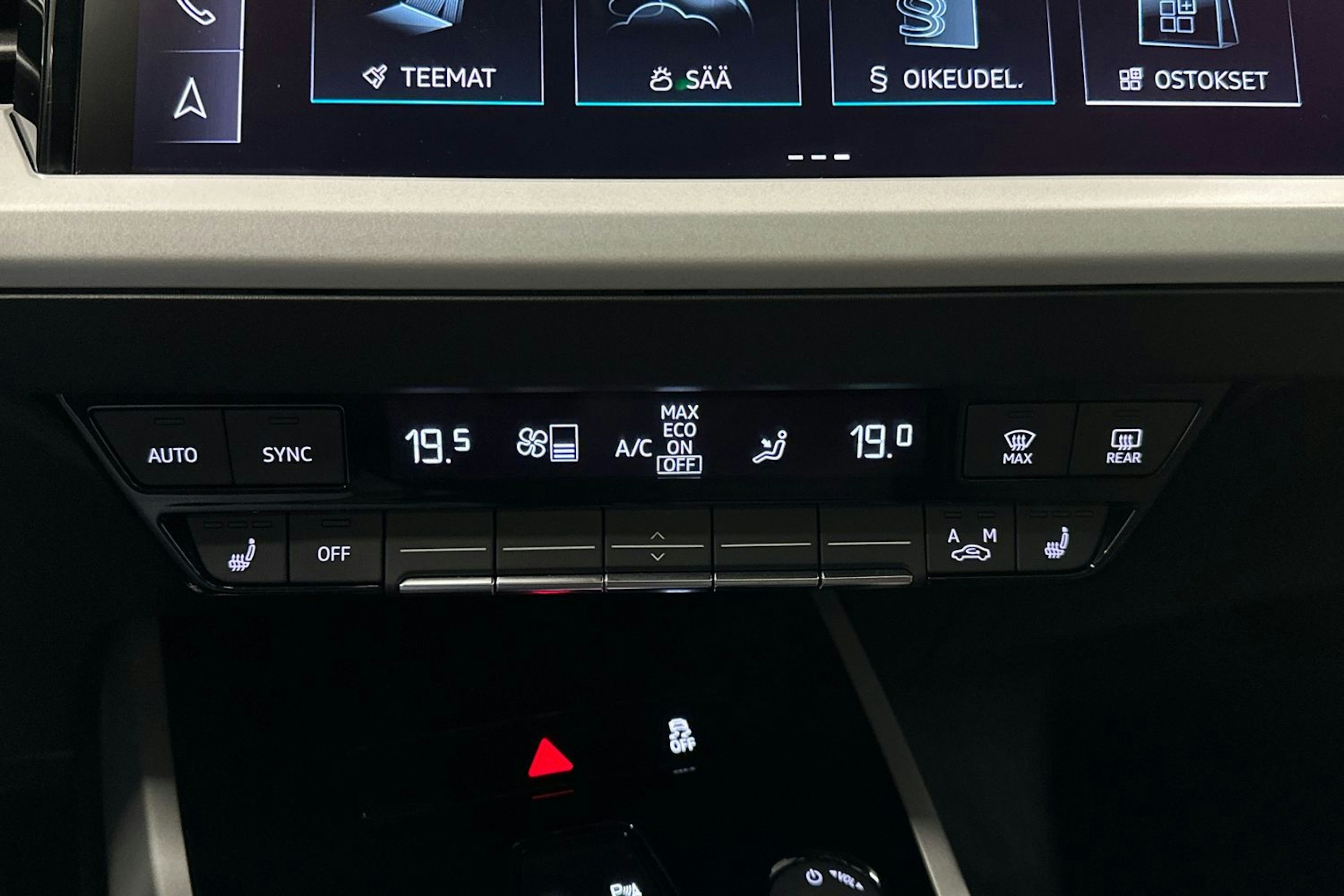 sininen Audi Q4 e-tron 2023 kuva 27.