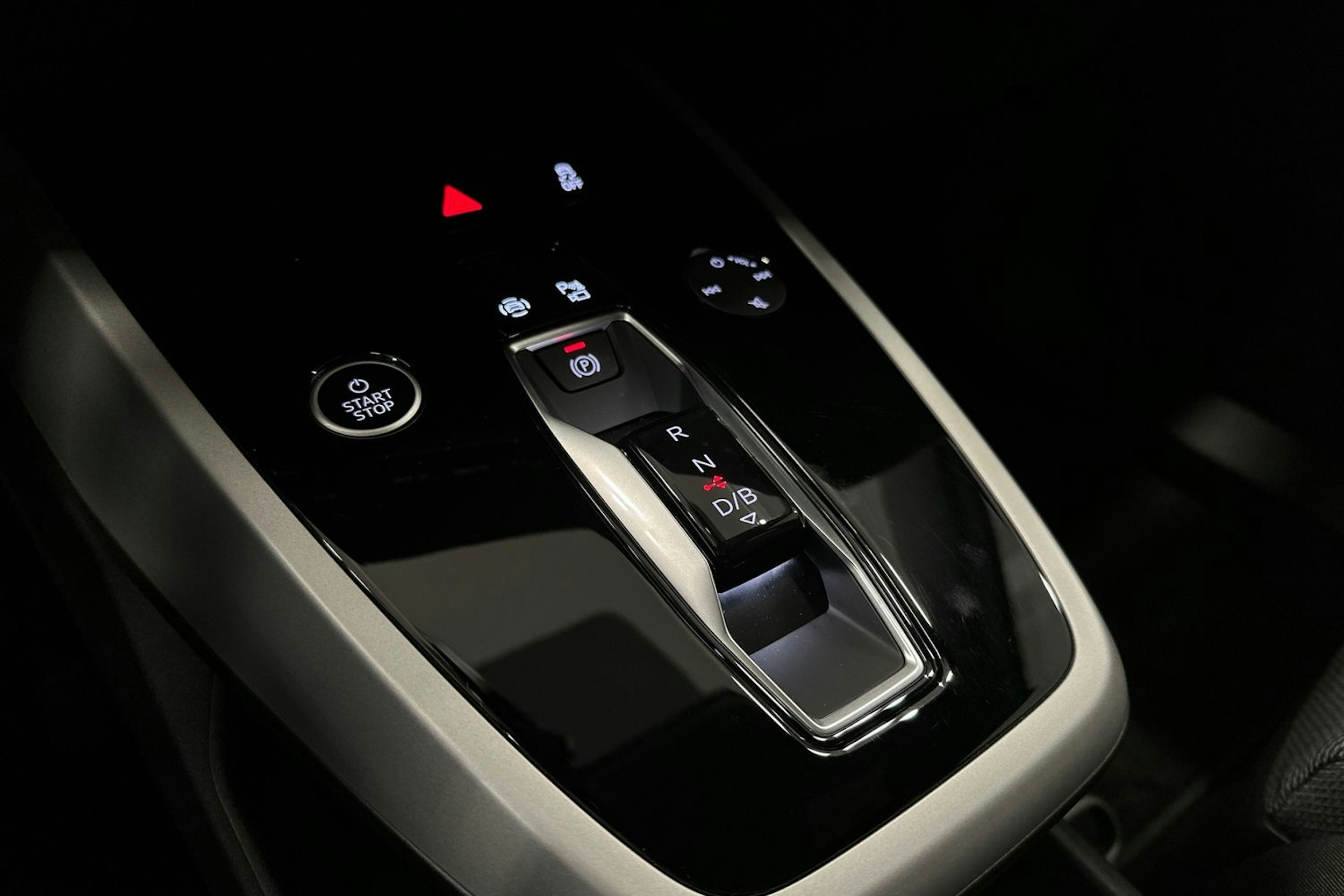 sininen Audi Q4 e-tron 2023 kuva 28.