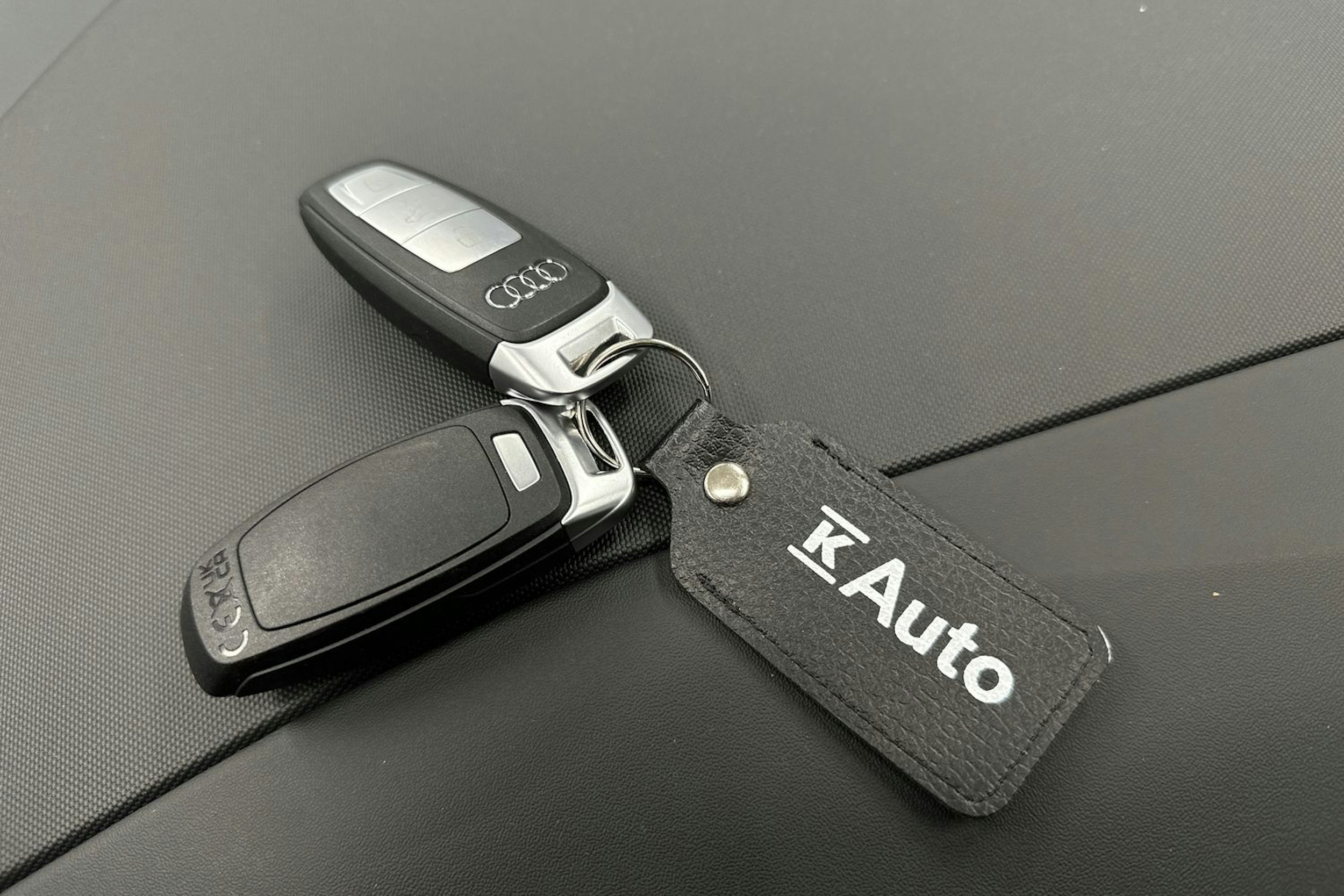 sininen Audi Q4 e-tron 2023 kuva 33.