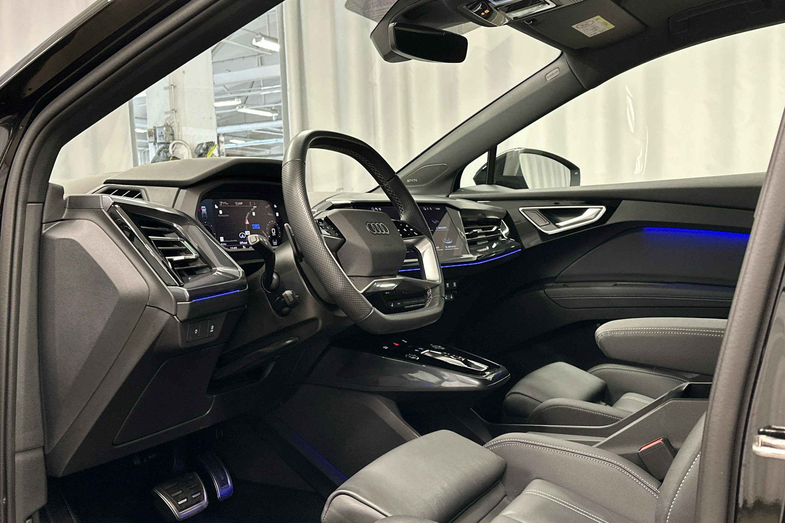 musta Audi Q4 e-tron 2023 kuva 6.
