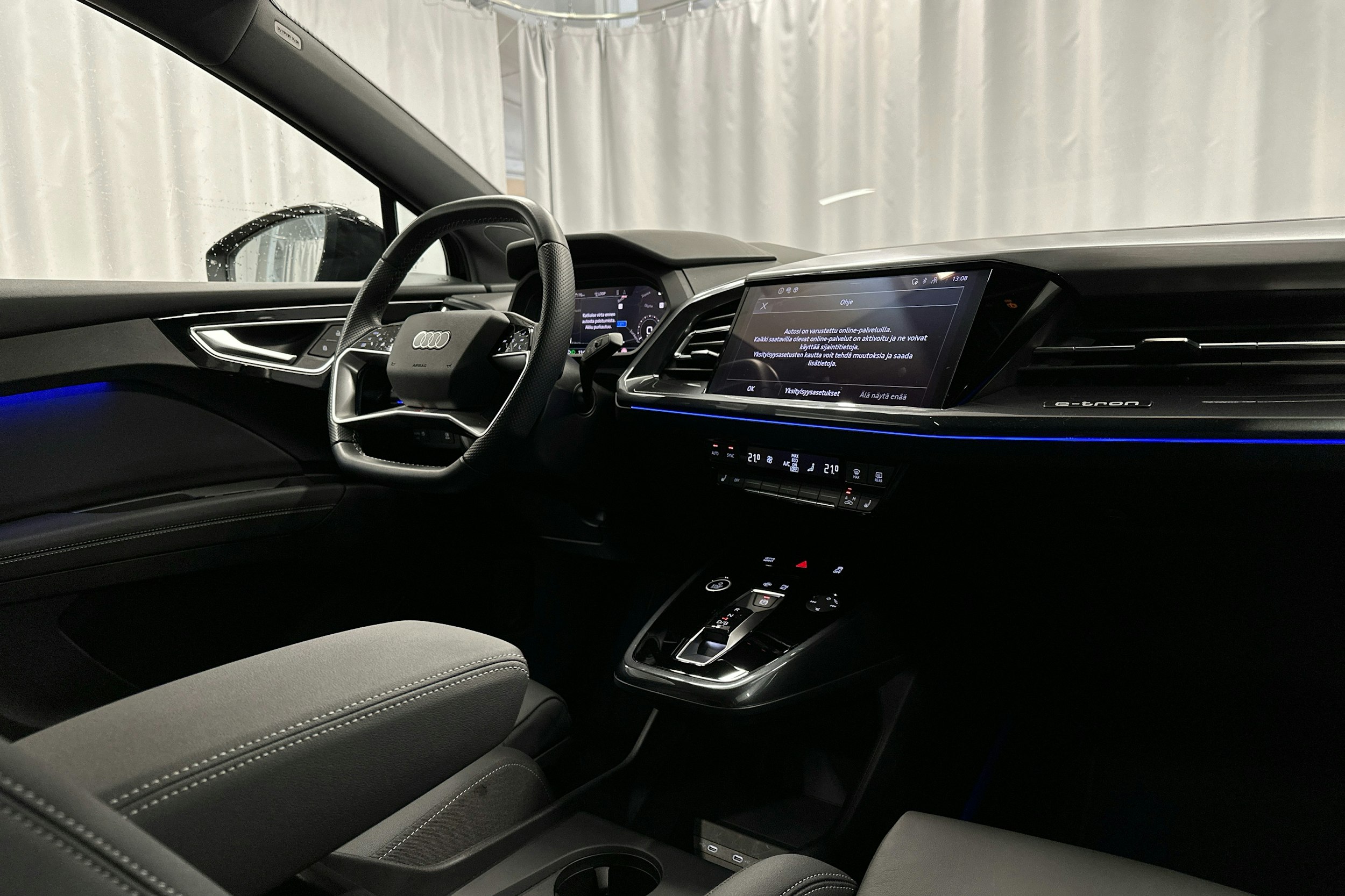 musta Audi Q4 e-tron 2023 kuva 7.