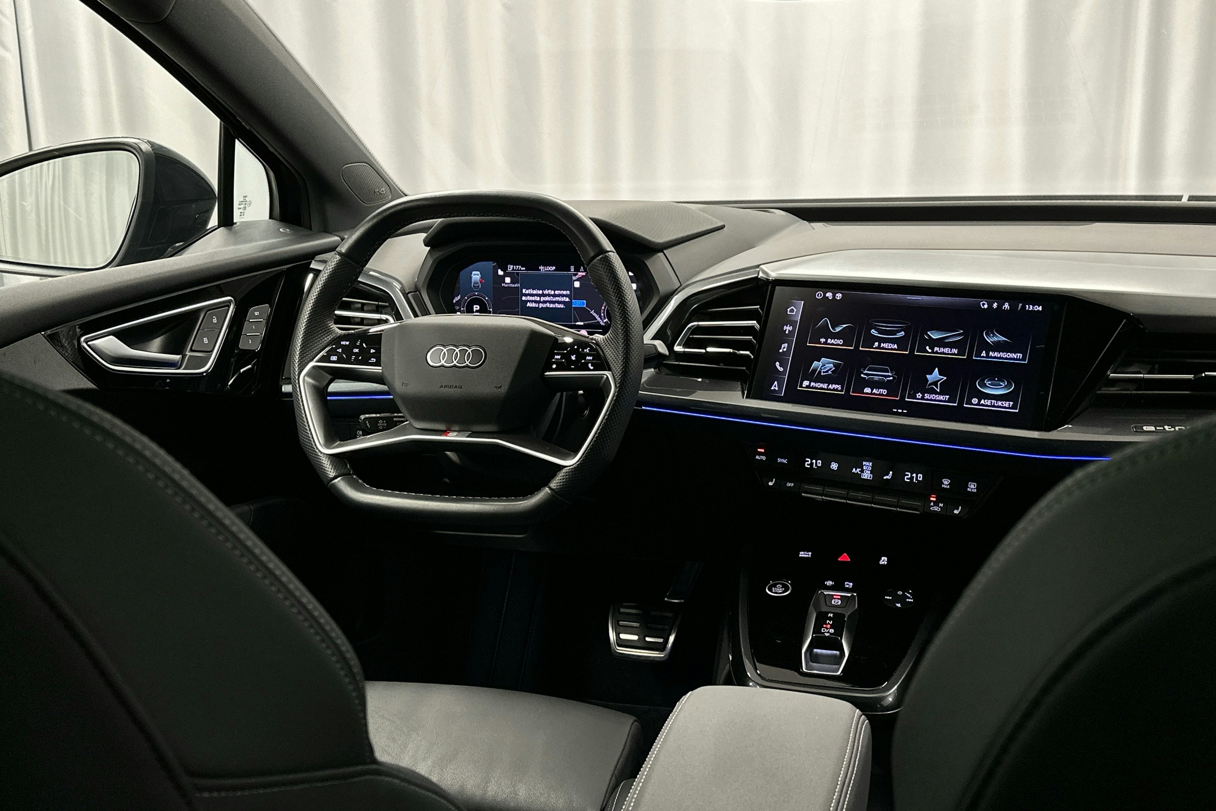 musta Audi Q4 e-tron 2023 kuva 8.