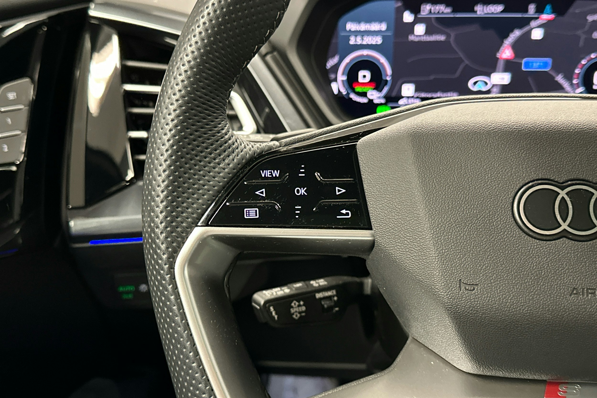 musta Audi Q4 e-tron 2023 kuva 9.