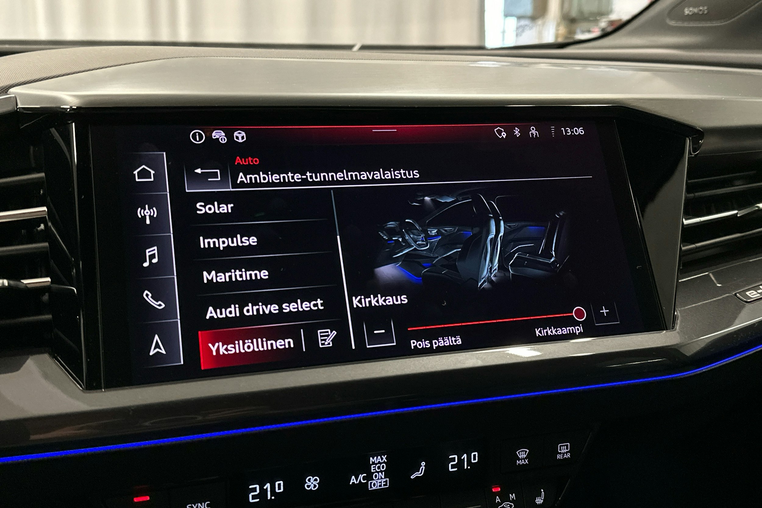 musta Audi Q4 e-tron 2023 kuva 18.