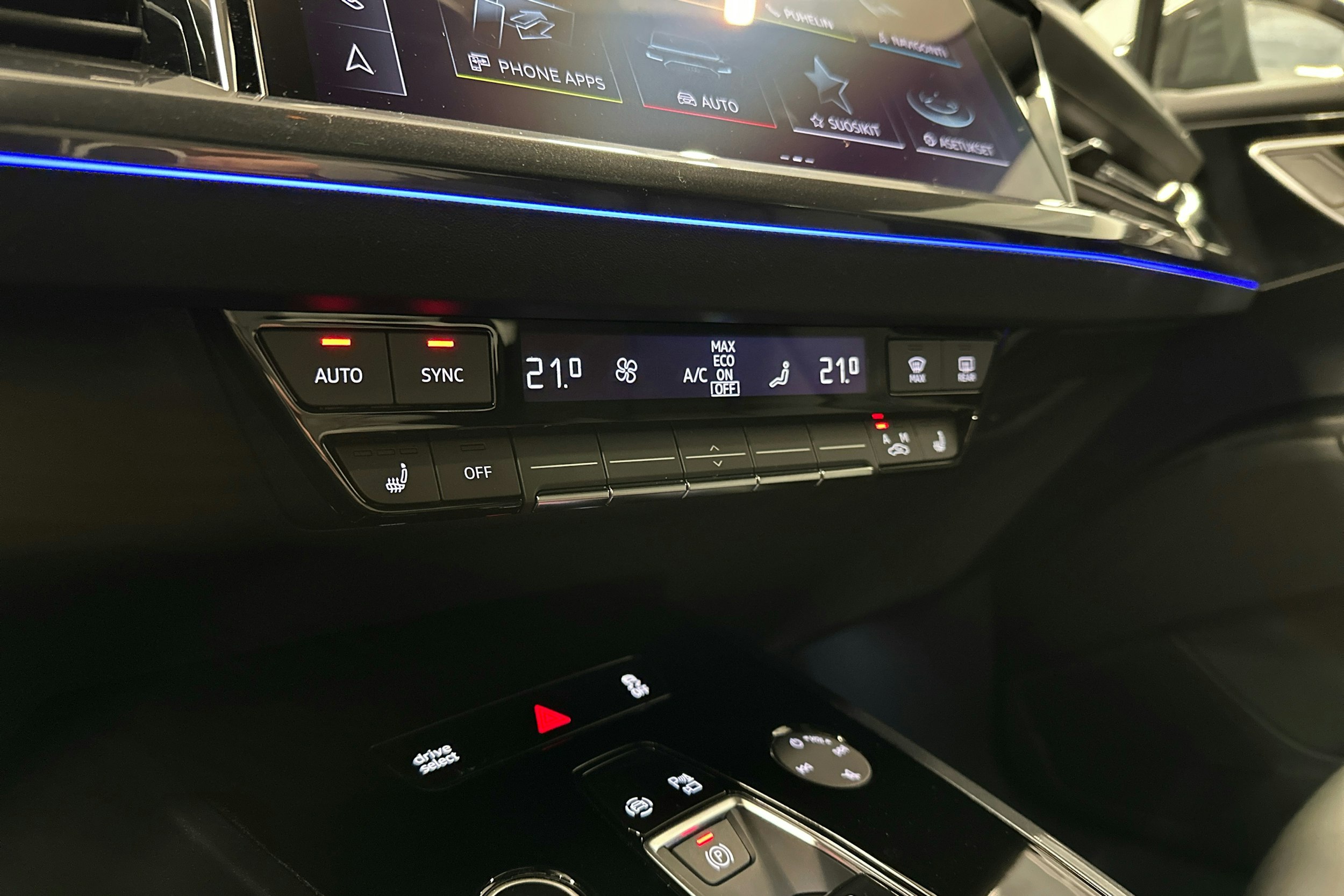 musta Audi Q4 e-tron 2023 kuva 21.