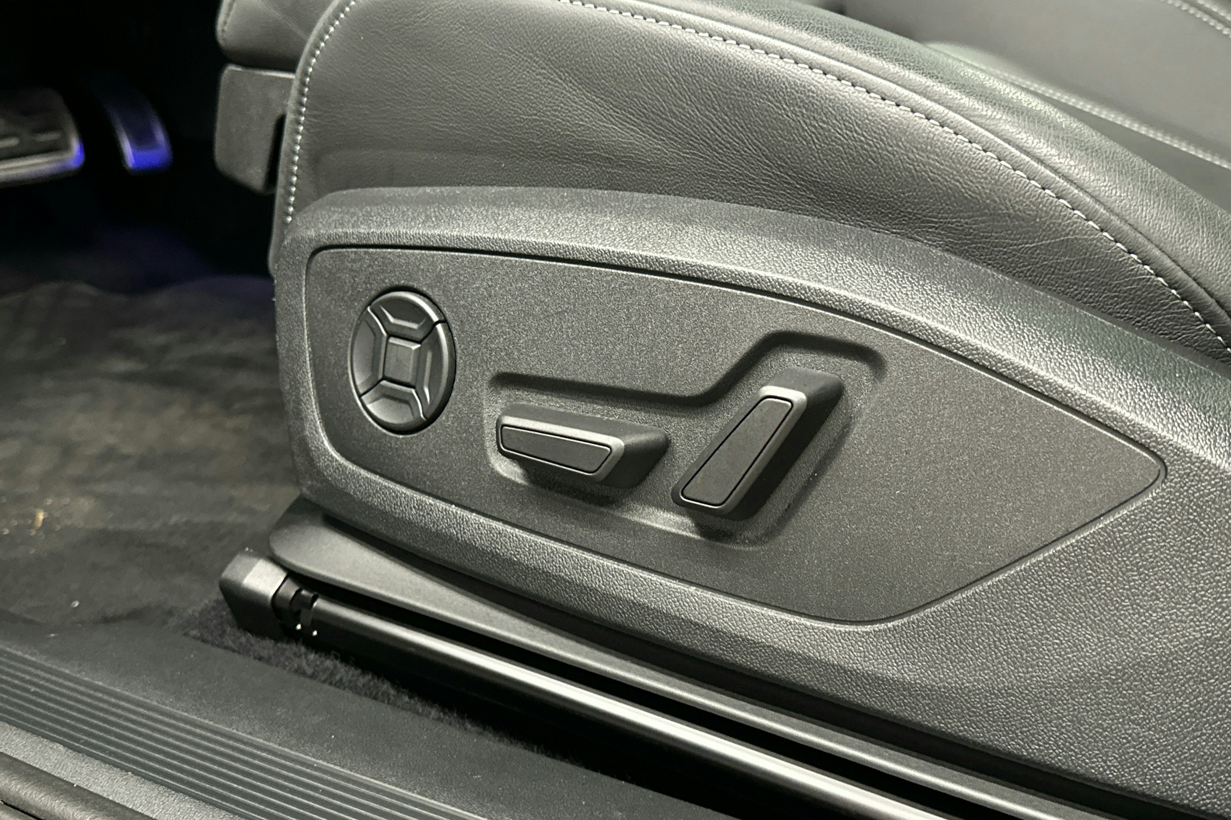 musta Audi Q4 e-tron 2023 kuva 24.