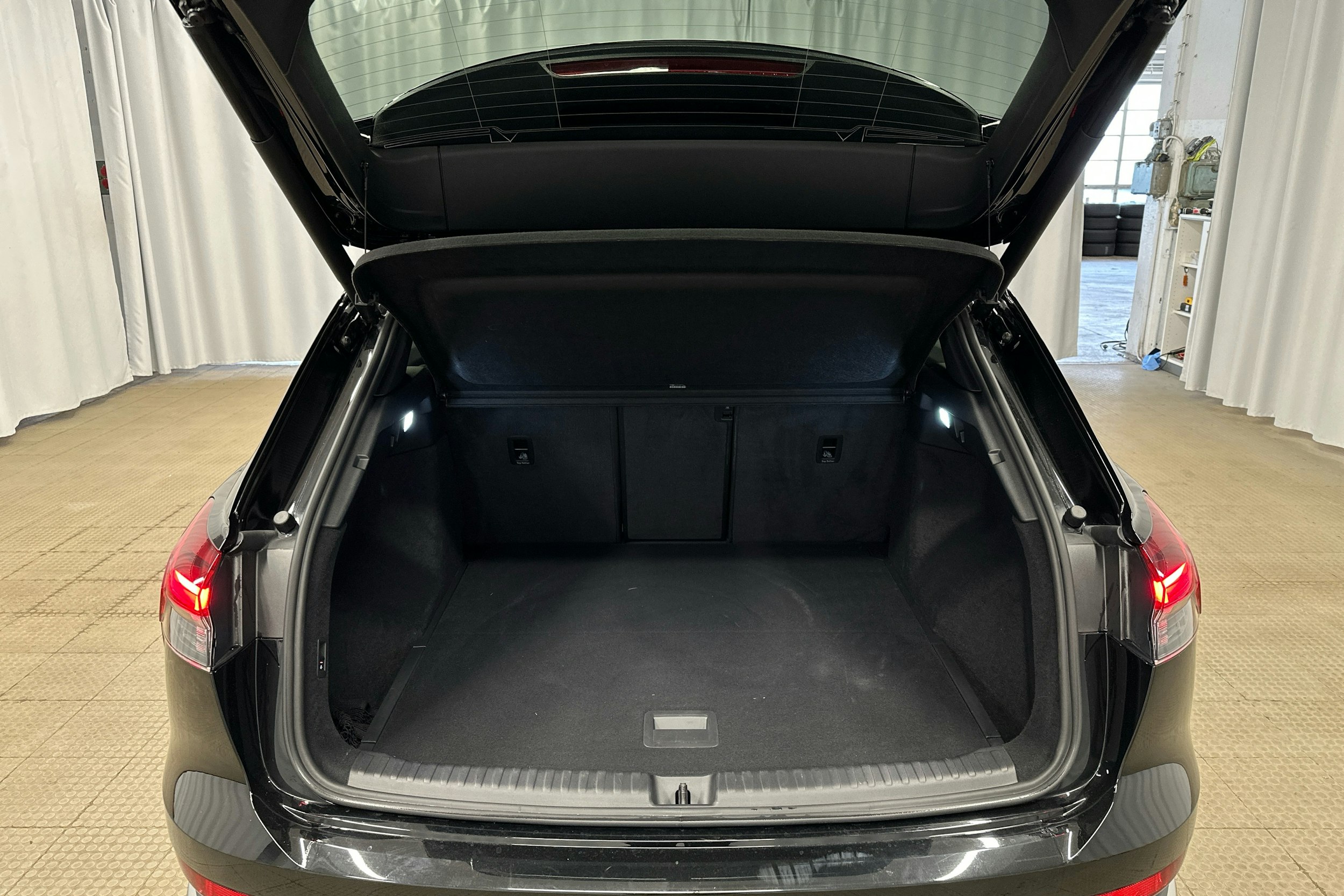 musta Audi Q4 e-tron 2023 kuva 30.