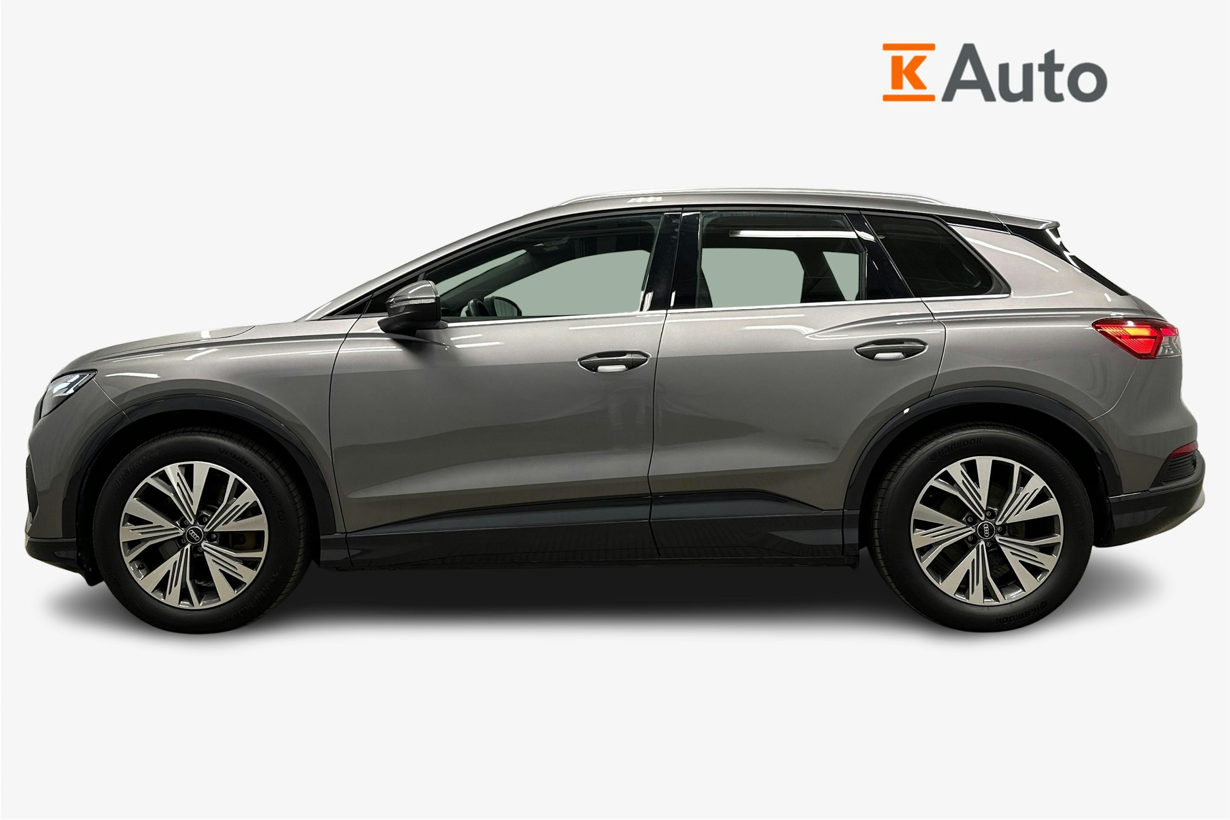 harmaa Audi Q4 e-tron 2023 kuva 6.