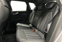 harmaa Audi Q4 e-tron 2023 kuva 10.
