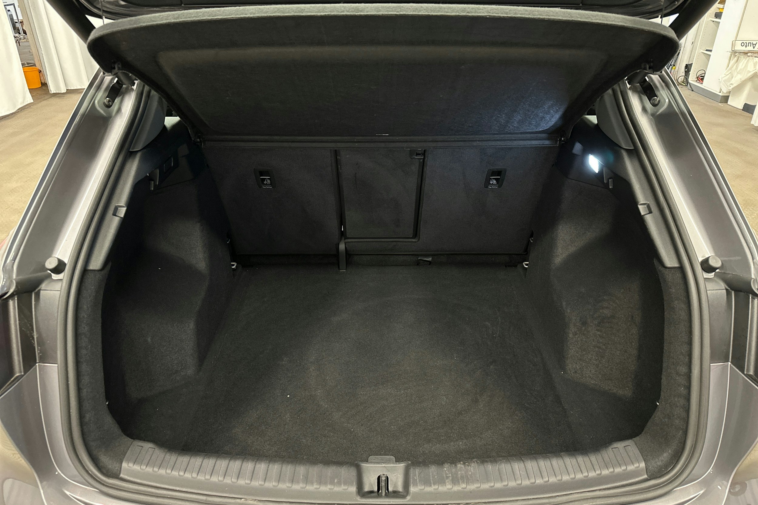 harmaa Audi Q4 e-tron 2023 kuva 14.